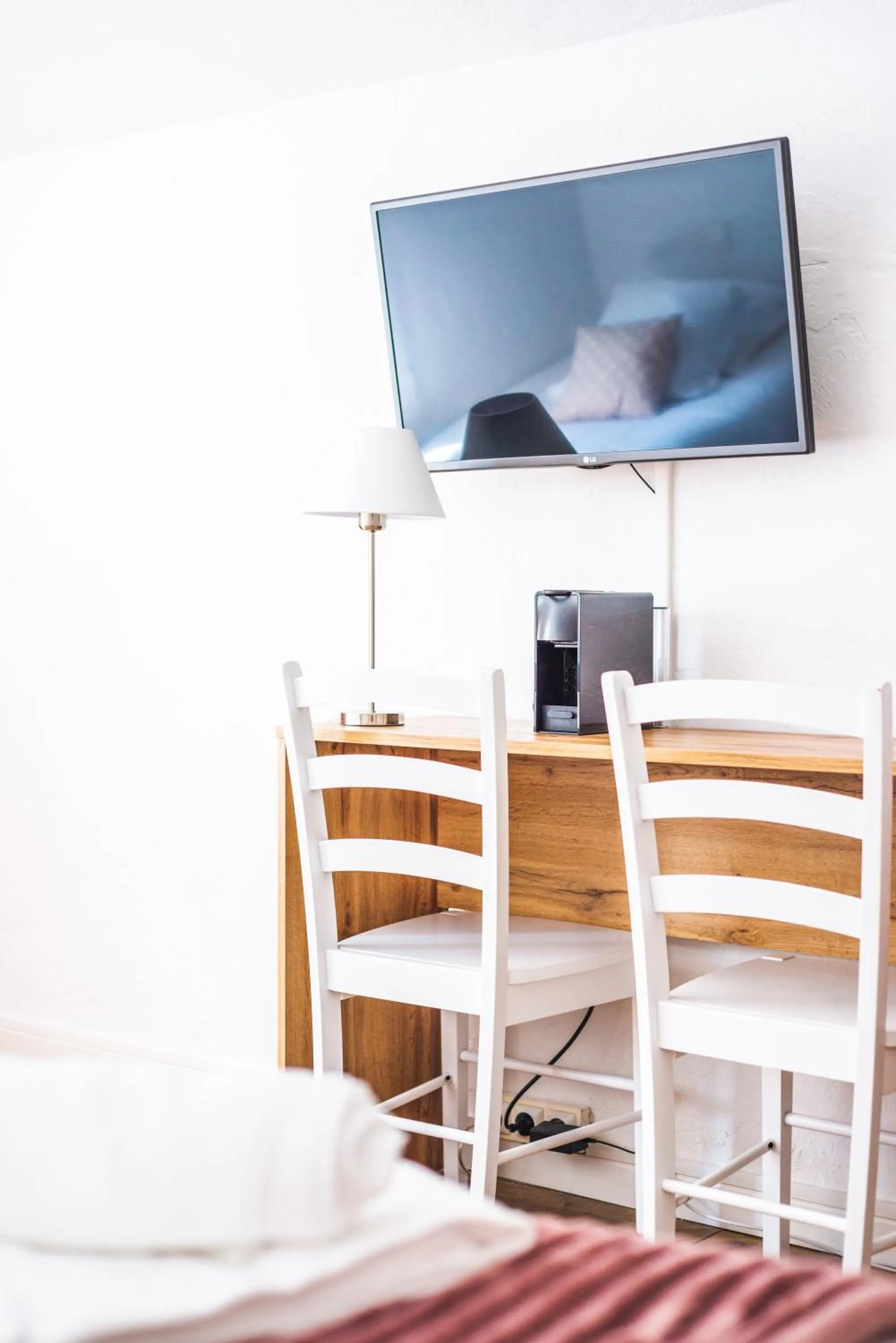 TV and multimedia in Logis Hôtels La Bastide des Golfs