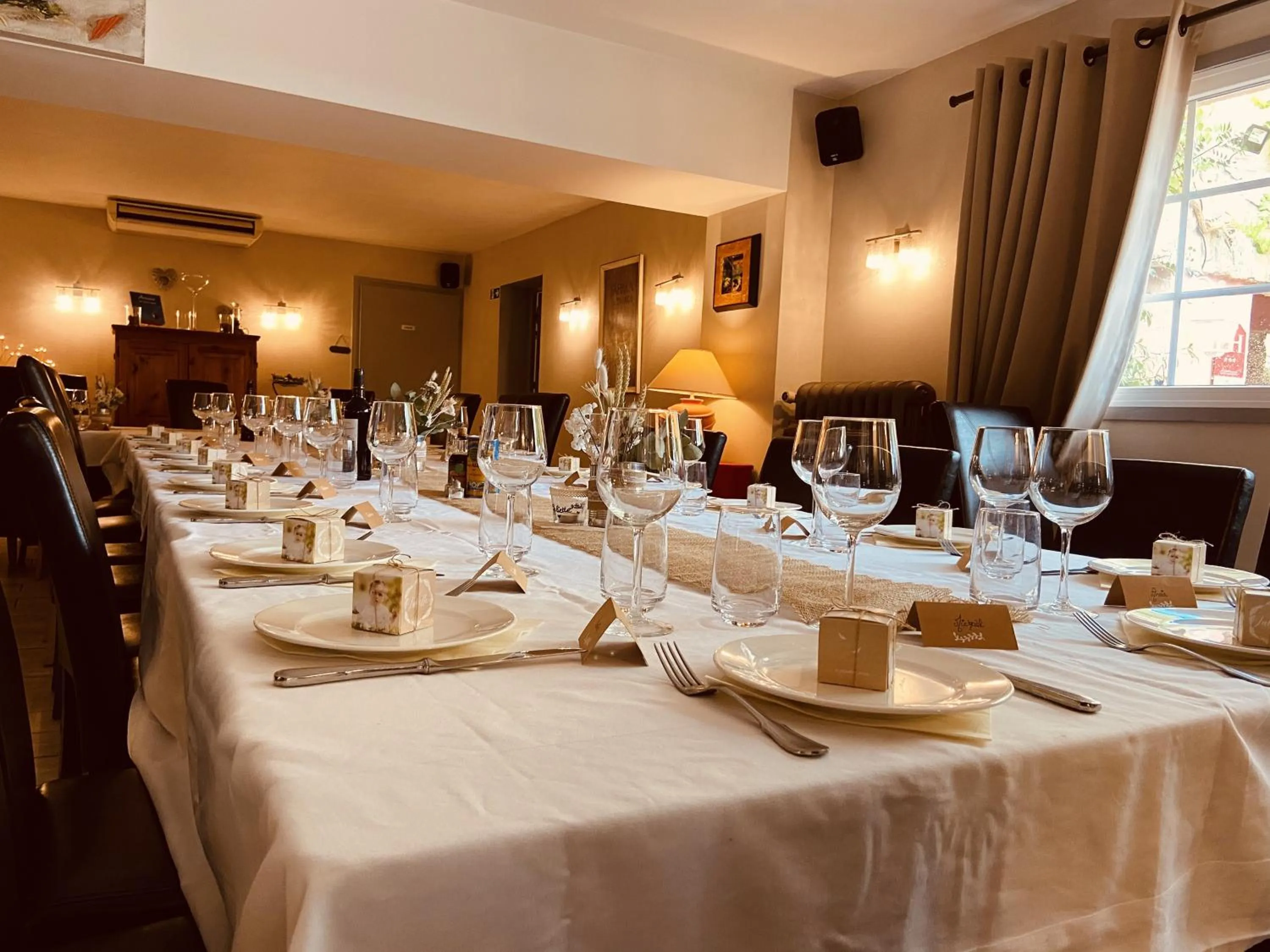 Restaurant/places to eat in Logis Hôtels La Bastide des Golfs