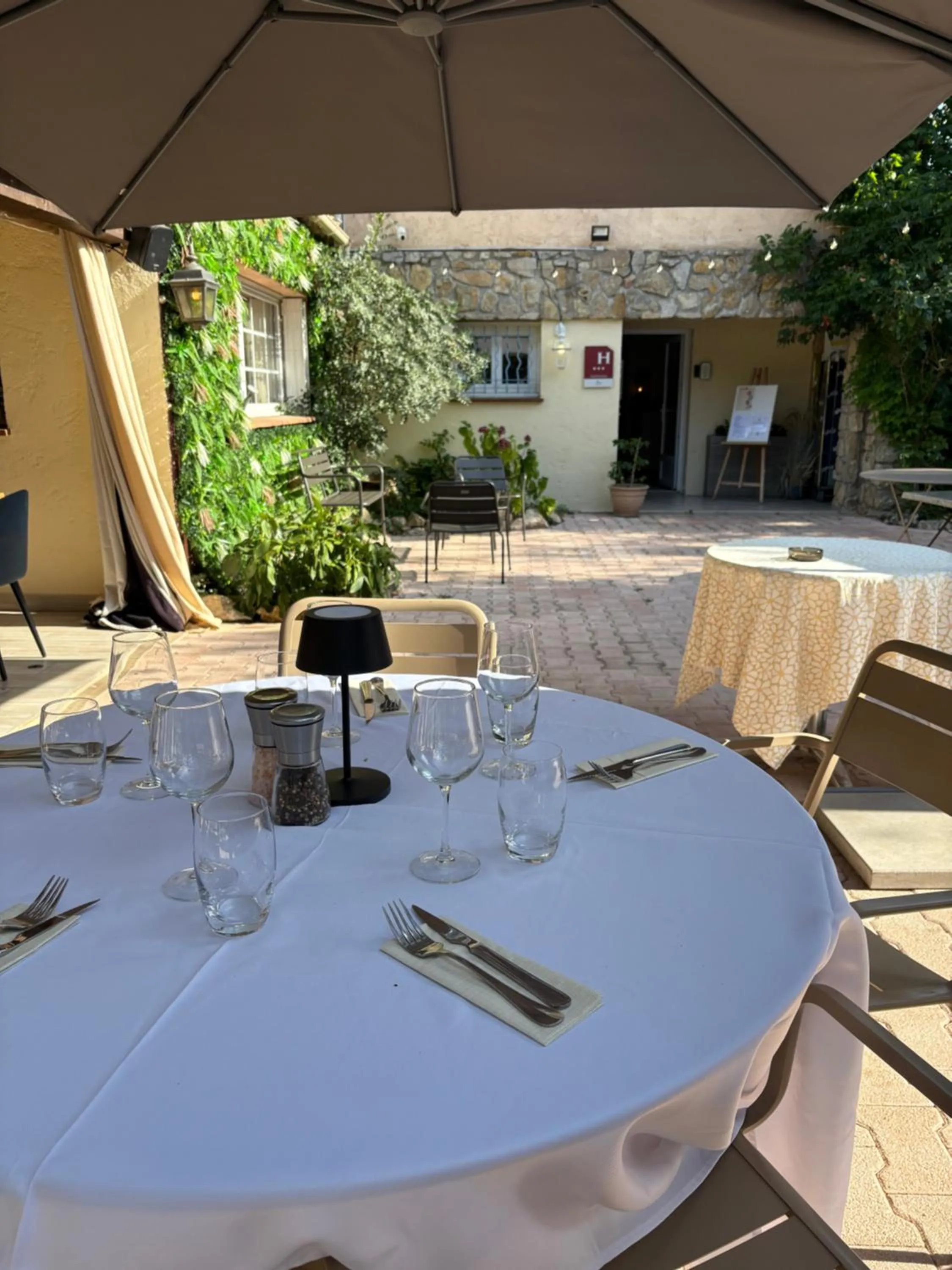 Property building in Logis Hôtels La Bastide des Golfs