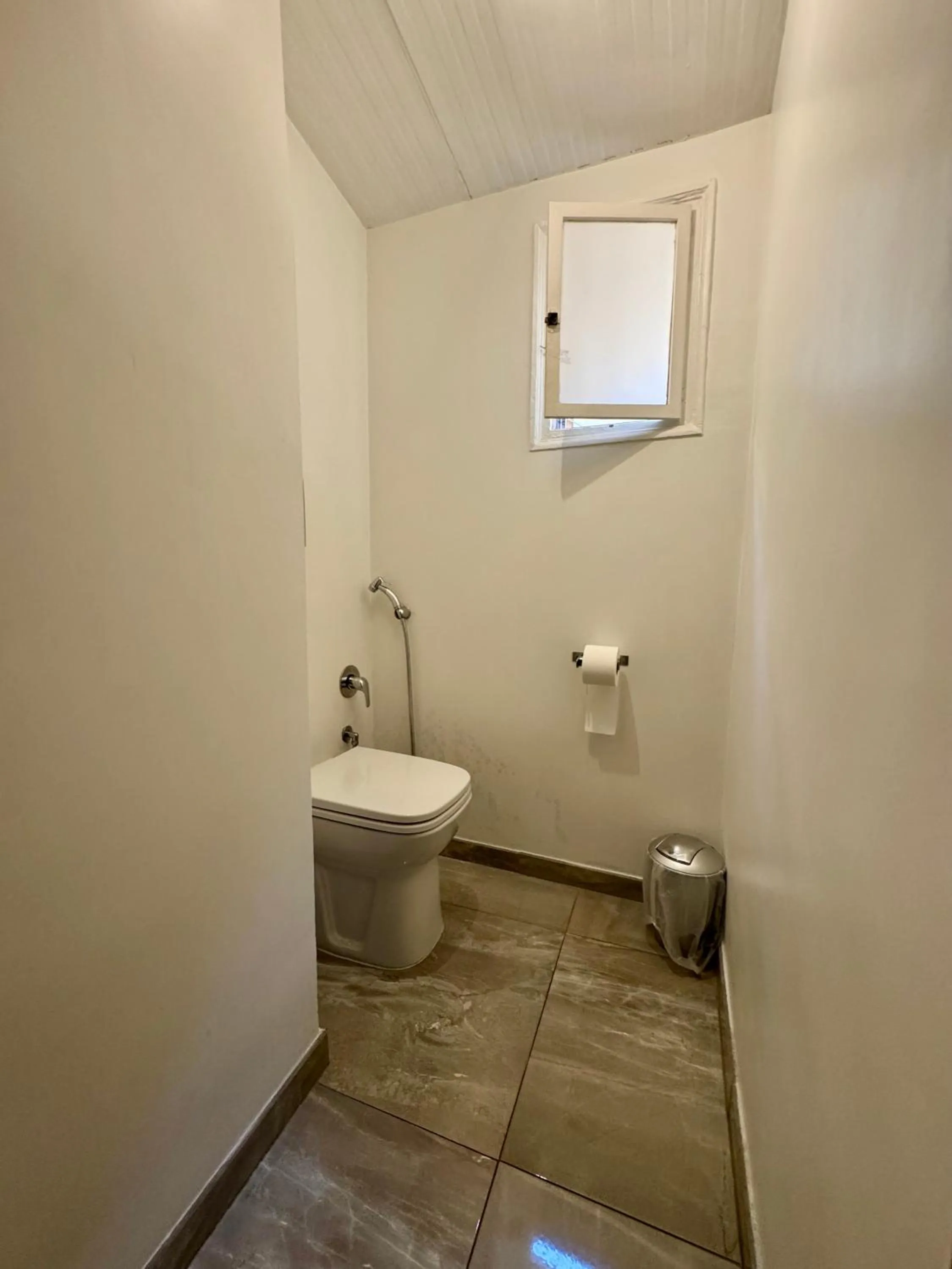 Toilet in RHS Rienzo Suites