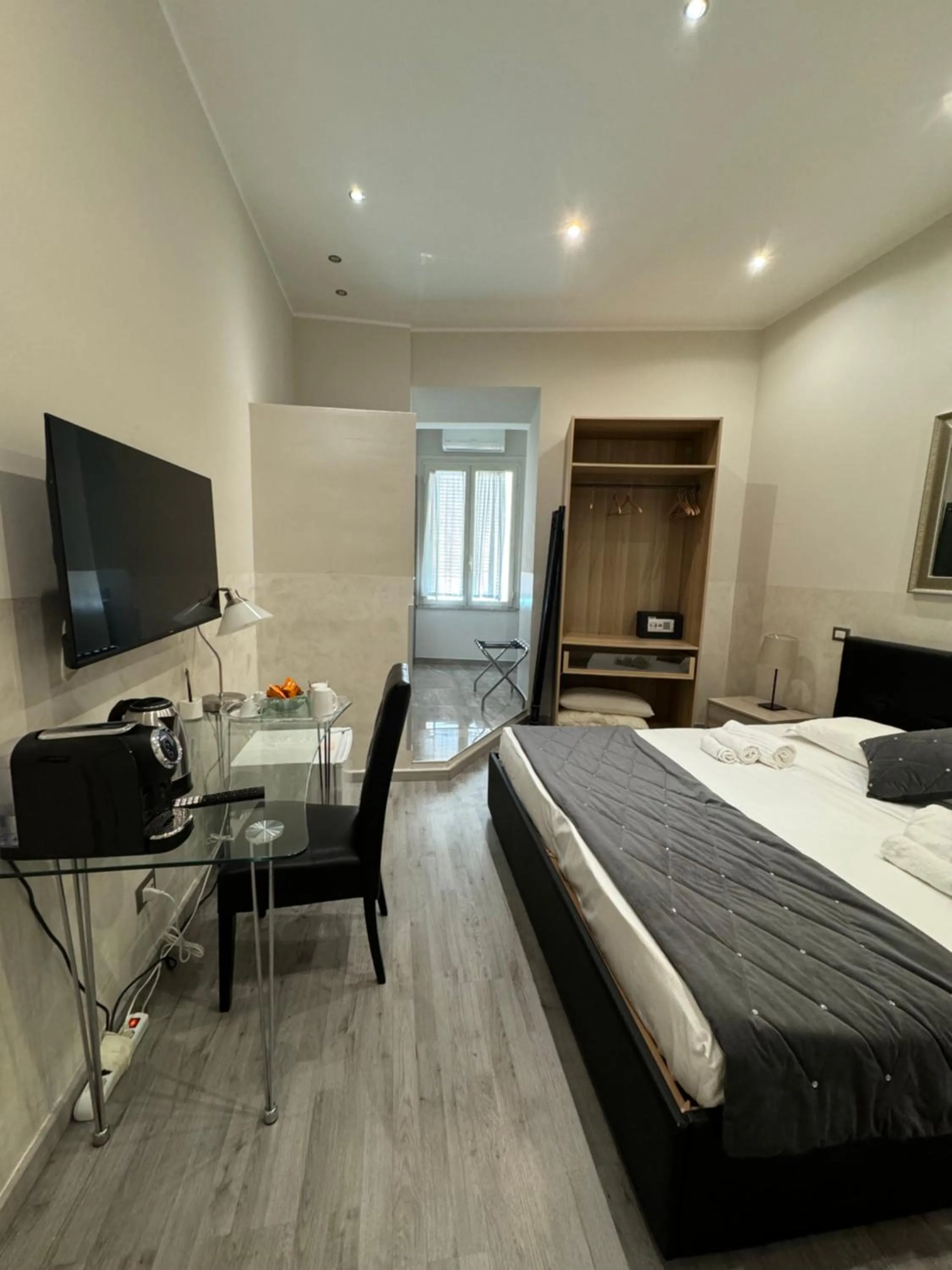 TV and multimedia, Bed in RHS Rienzo Suites