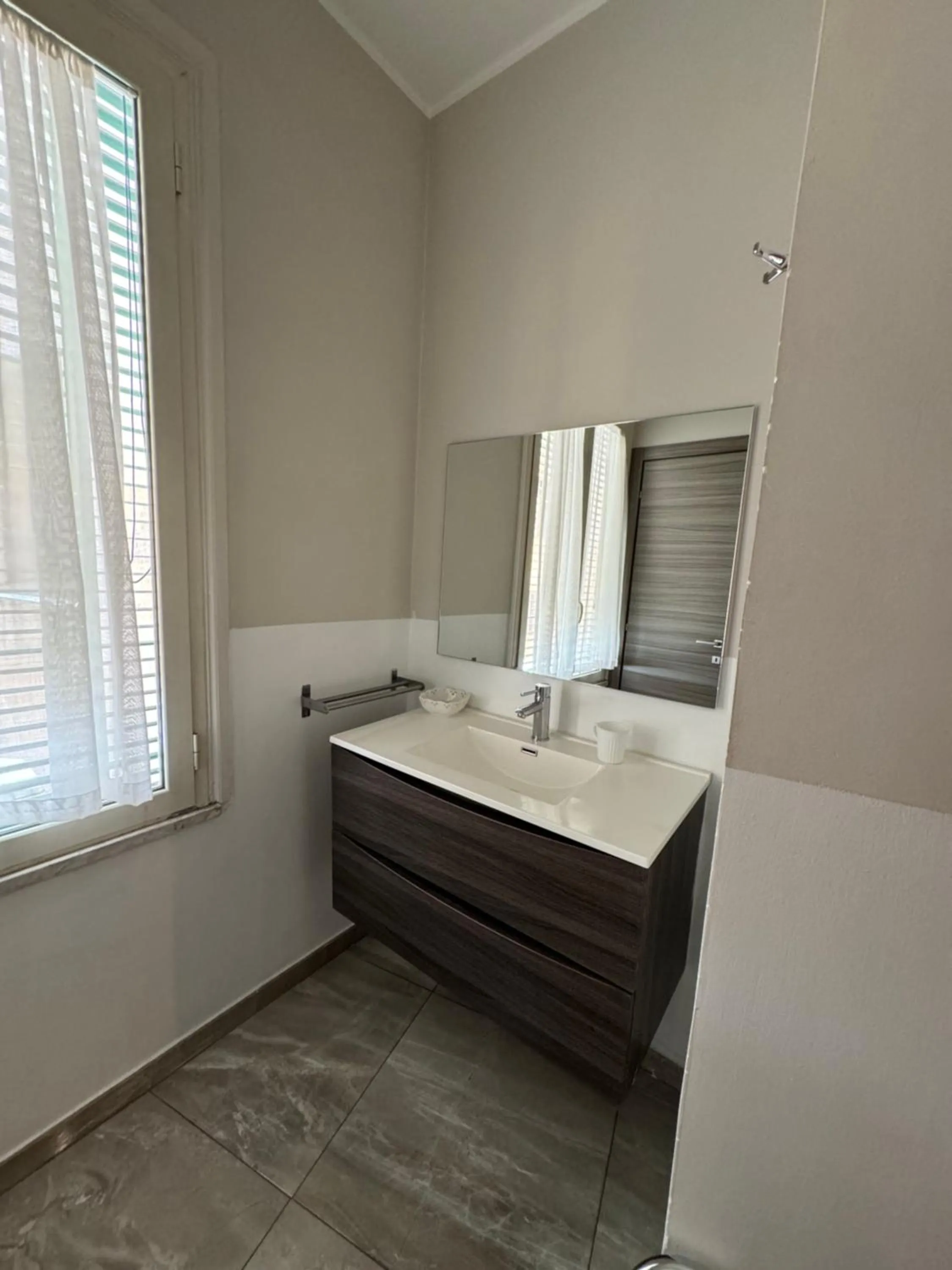Bathroom, Bed in RHS Rienzo Suites