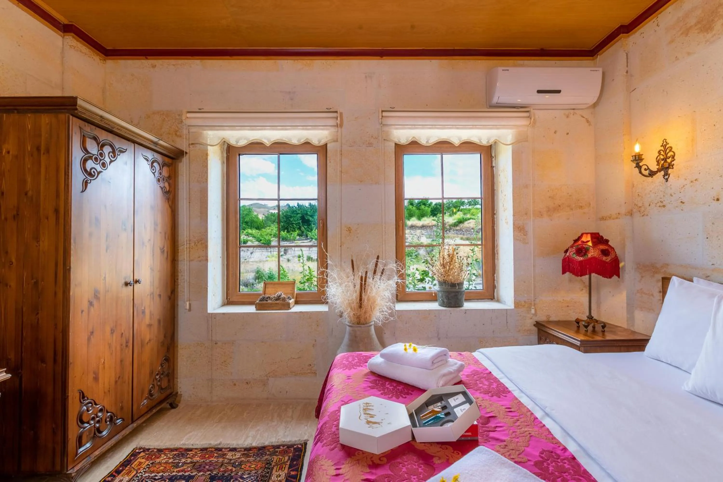 Photo of the whole room, Bed in Esens Stone House