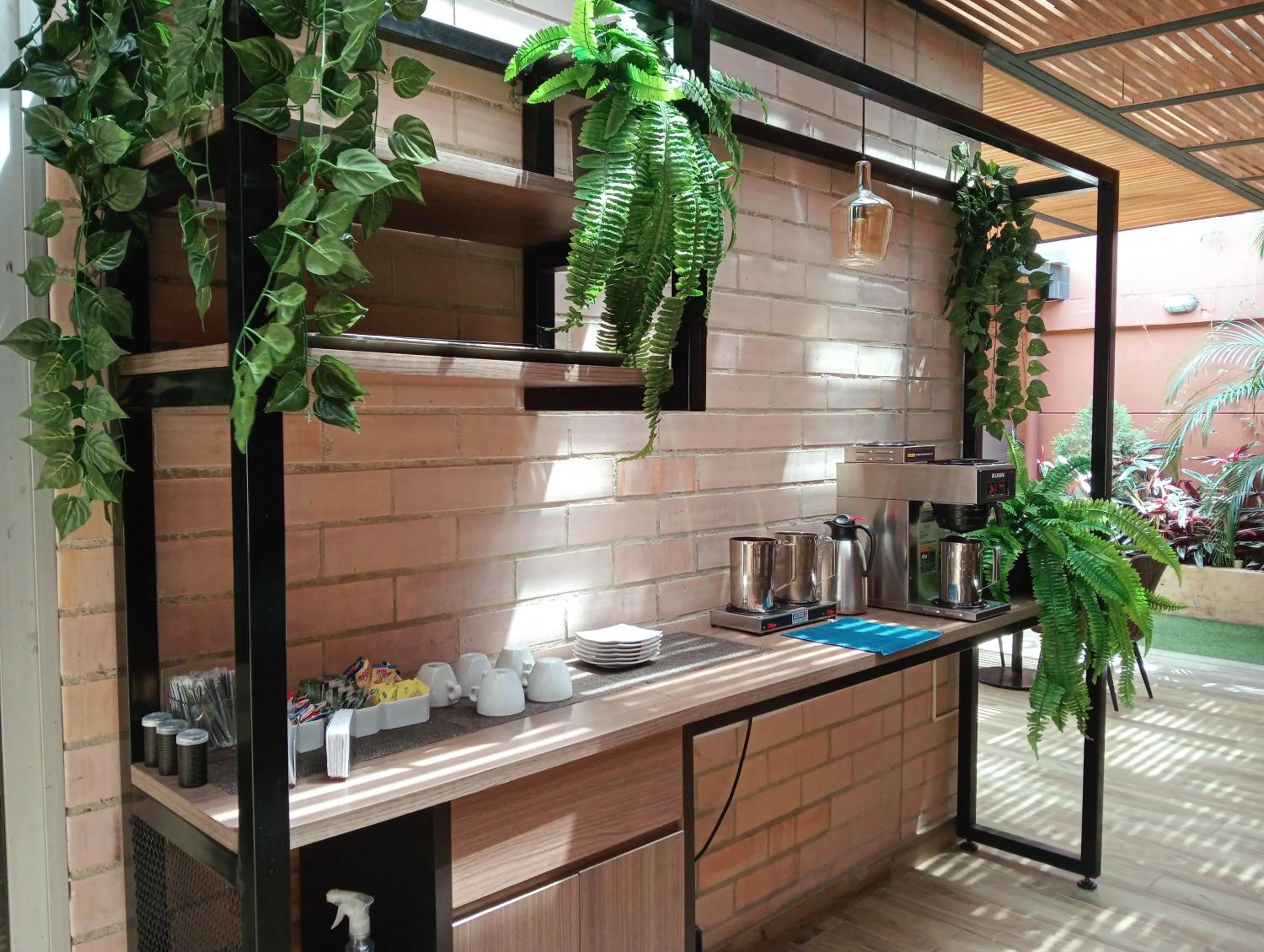 Coffee/tea facilities in Hotel Lomas 10 Medellin