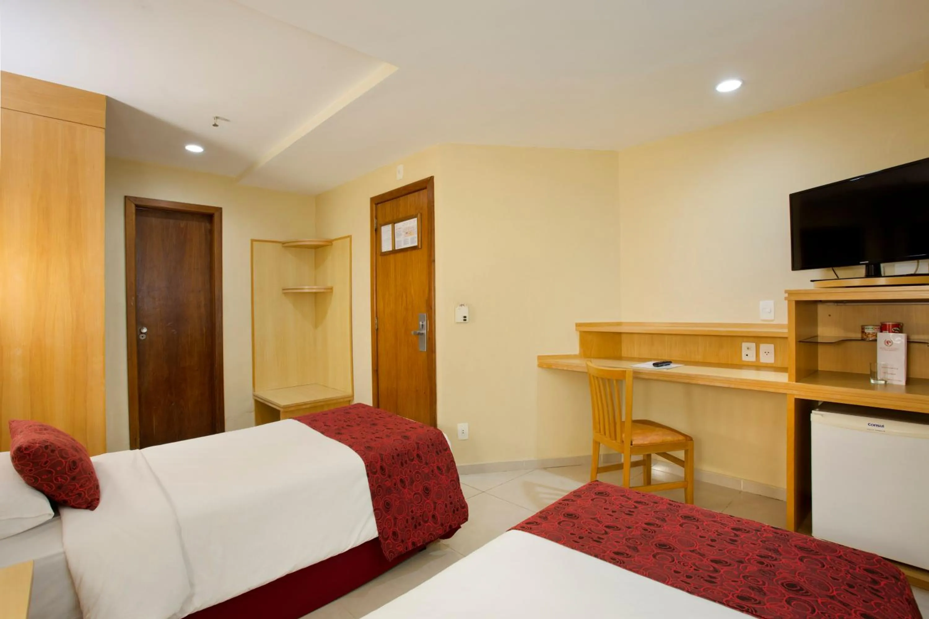 Photo of the whole room, Bed in Hotel Atlântico Copacabana