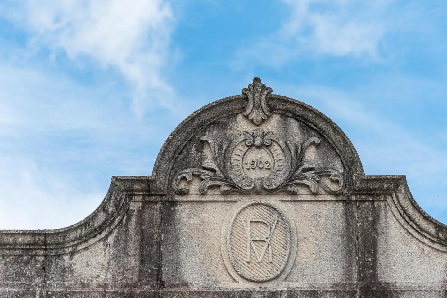 Property building in Praça Guest House