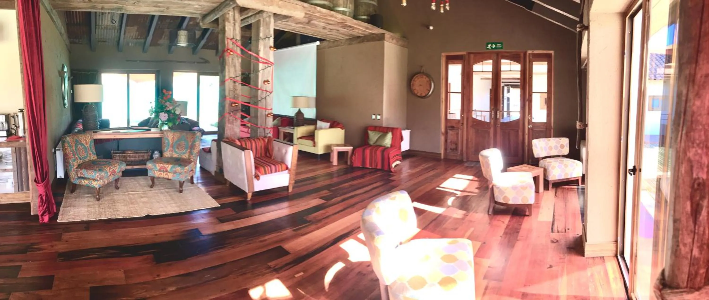 Communal lounge/ TV room in Hotel Boutique BC Wine Casablanca