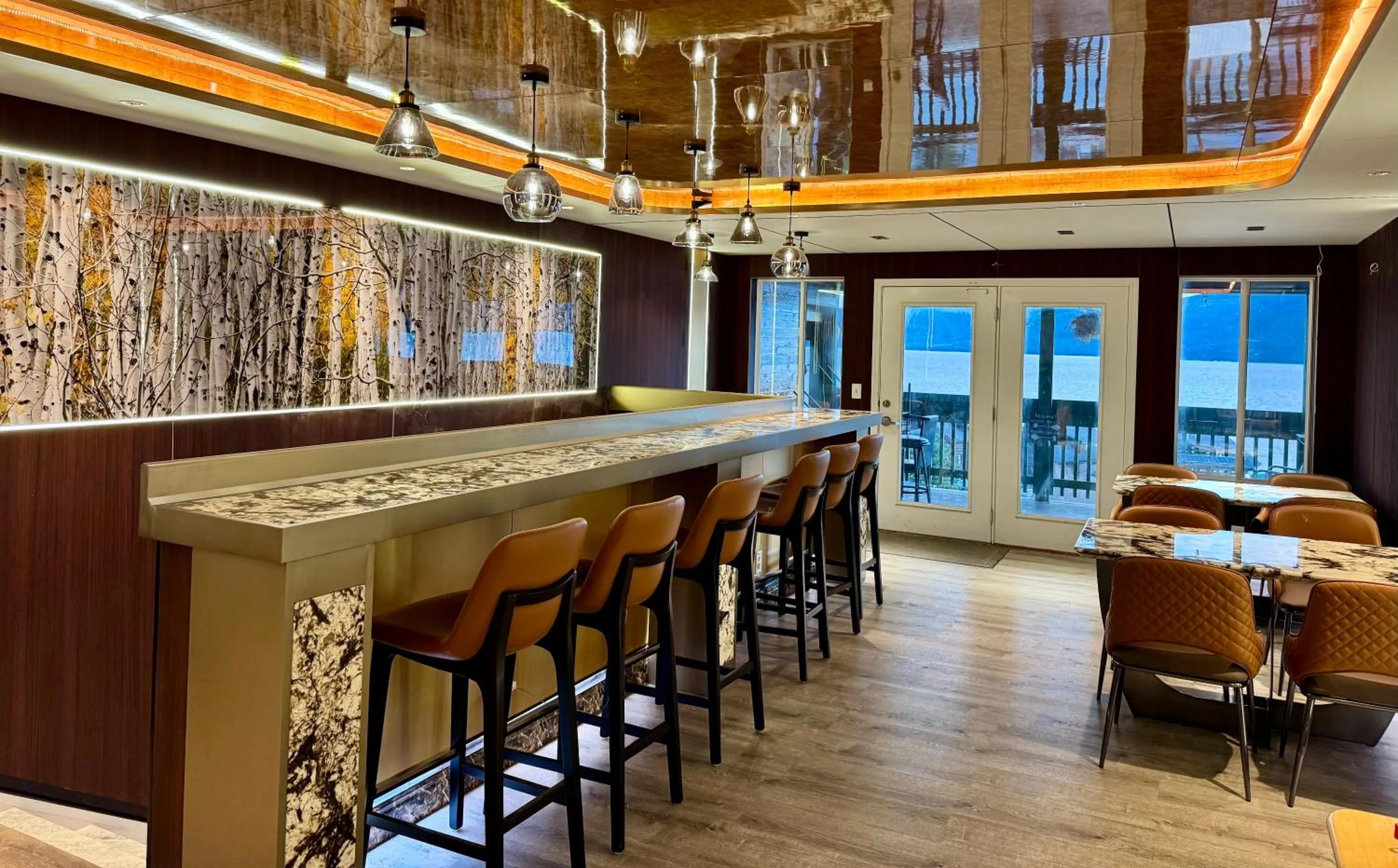 Breakfast in Lake View Suites