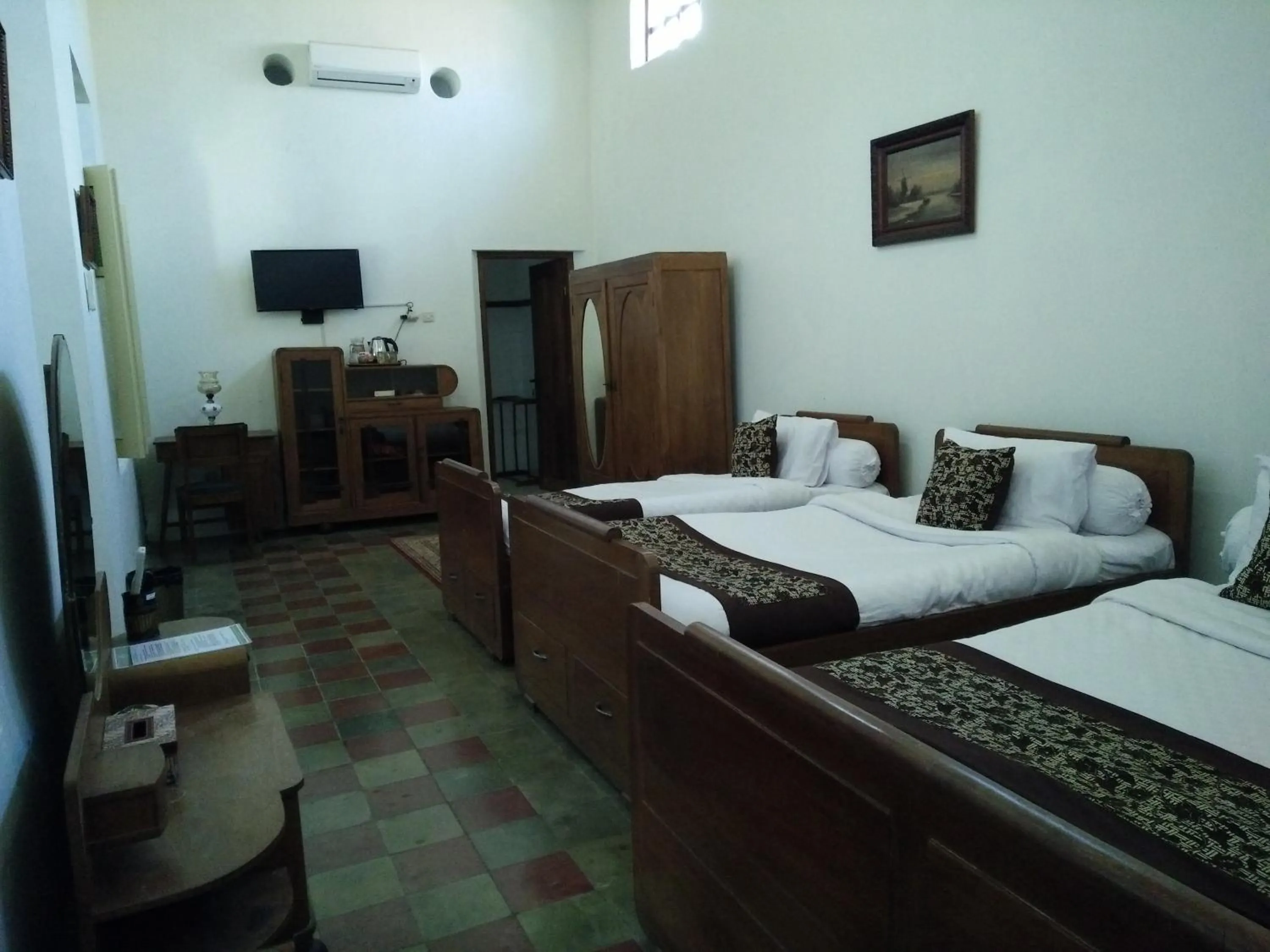 Photo of the whole room, Bed in nDalem Natan Royal Heritage