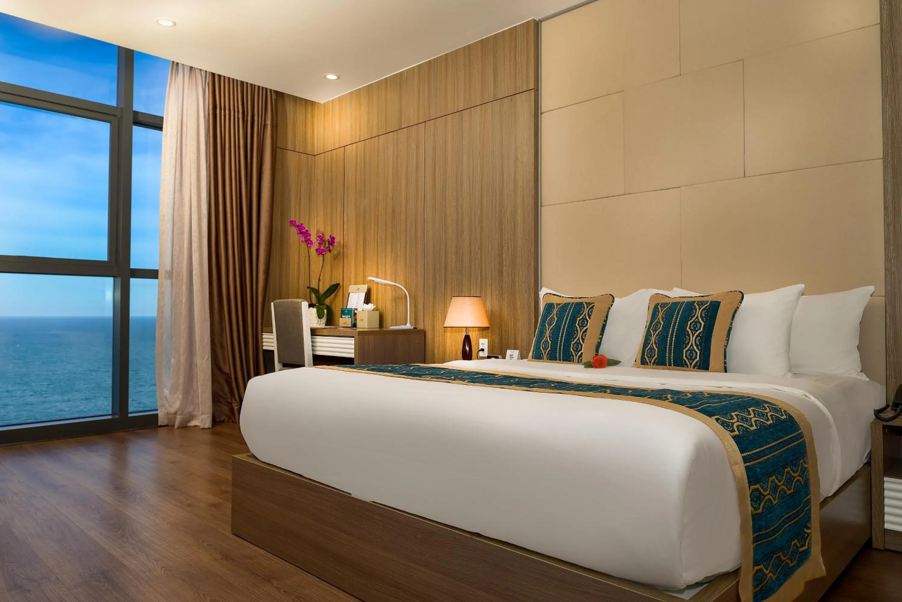 Sea view, Bed in The Nalod Da Nang