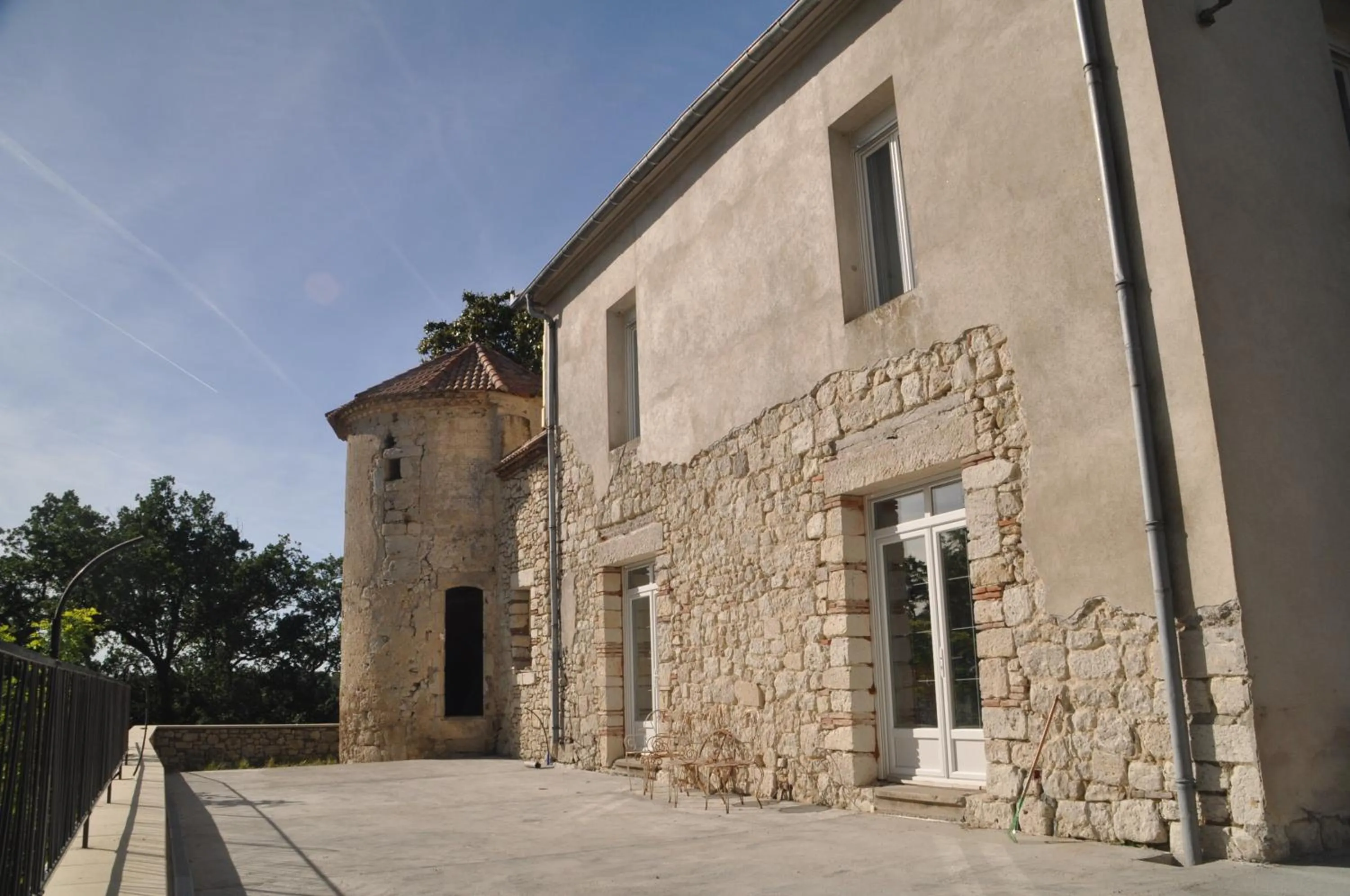 Property building in Loustalneou