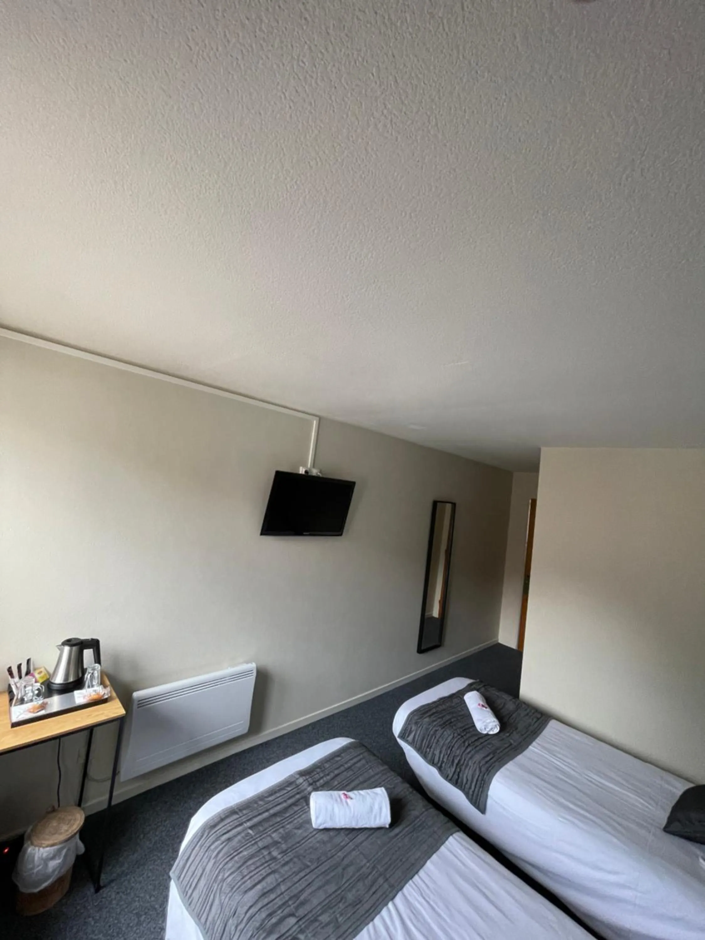 Bedroom in Cit'Hôtel le Welcome