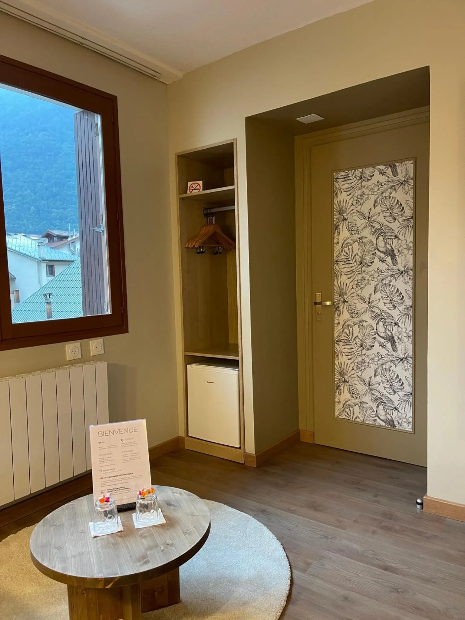 Bedroom in Cit'Hôtel le Welcome