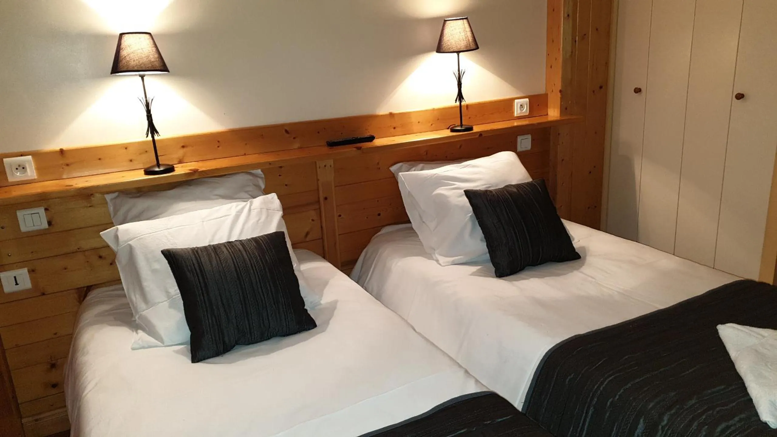 Photo of the whole room in Cit'Hôtel le Welcome