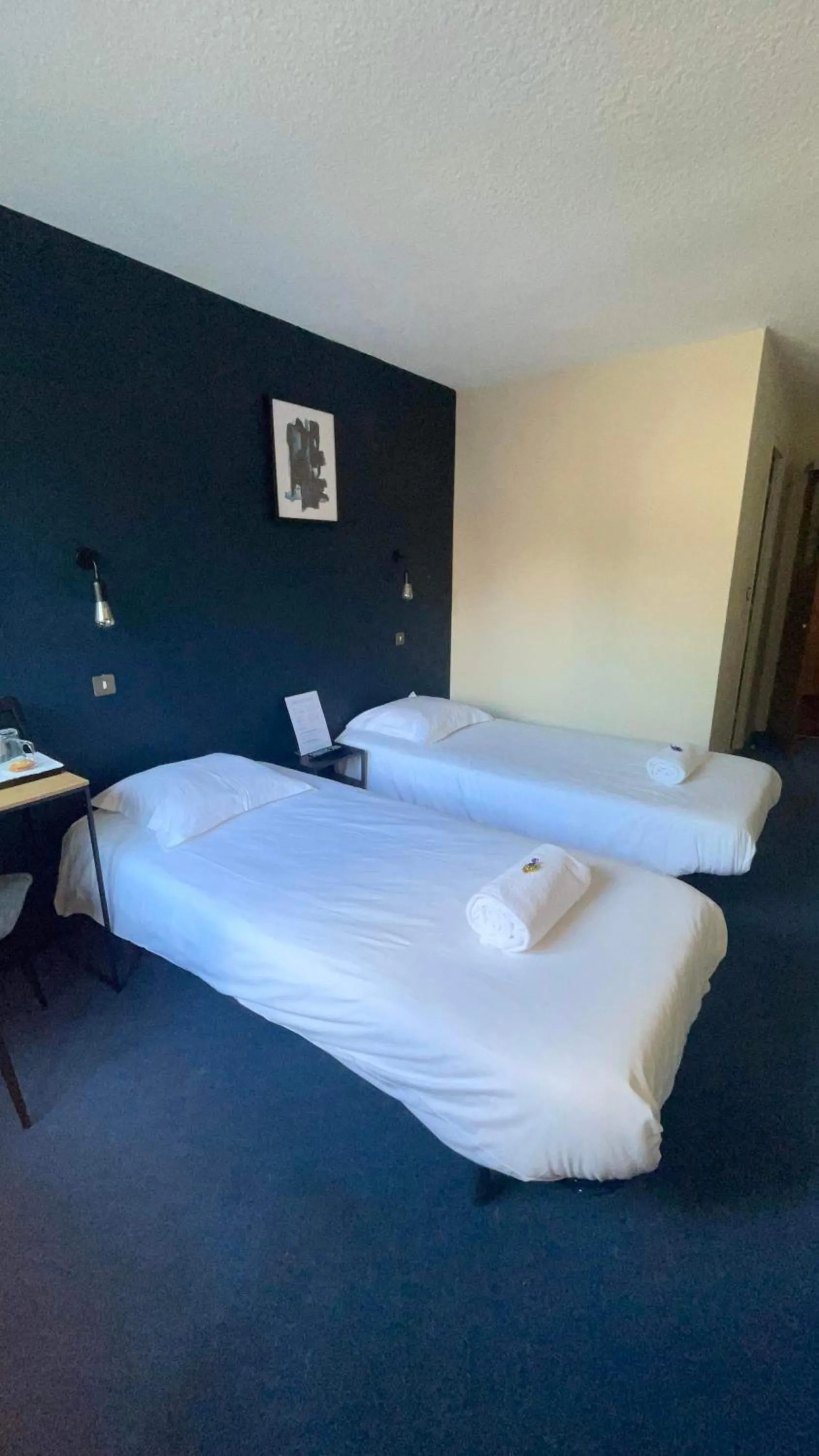 Bedroom in Cit'Hôtel le Welcome