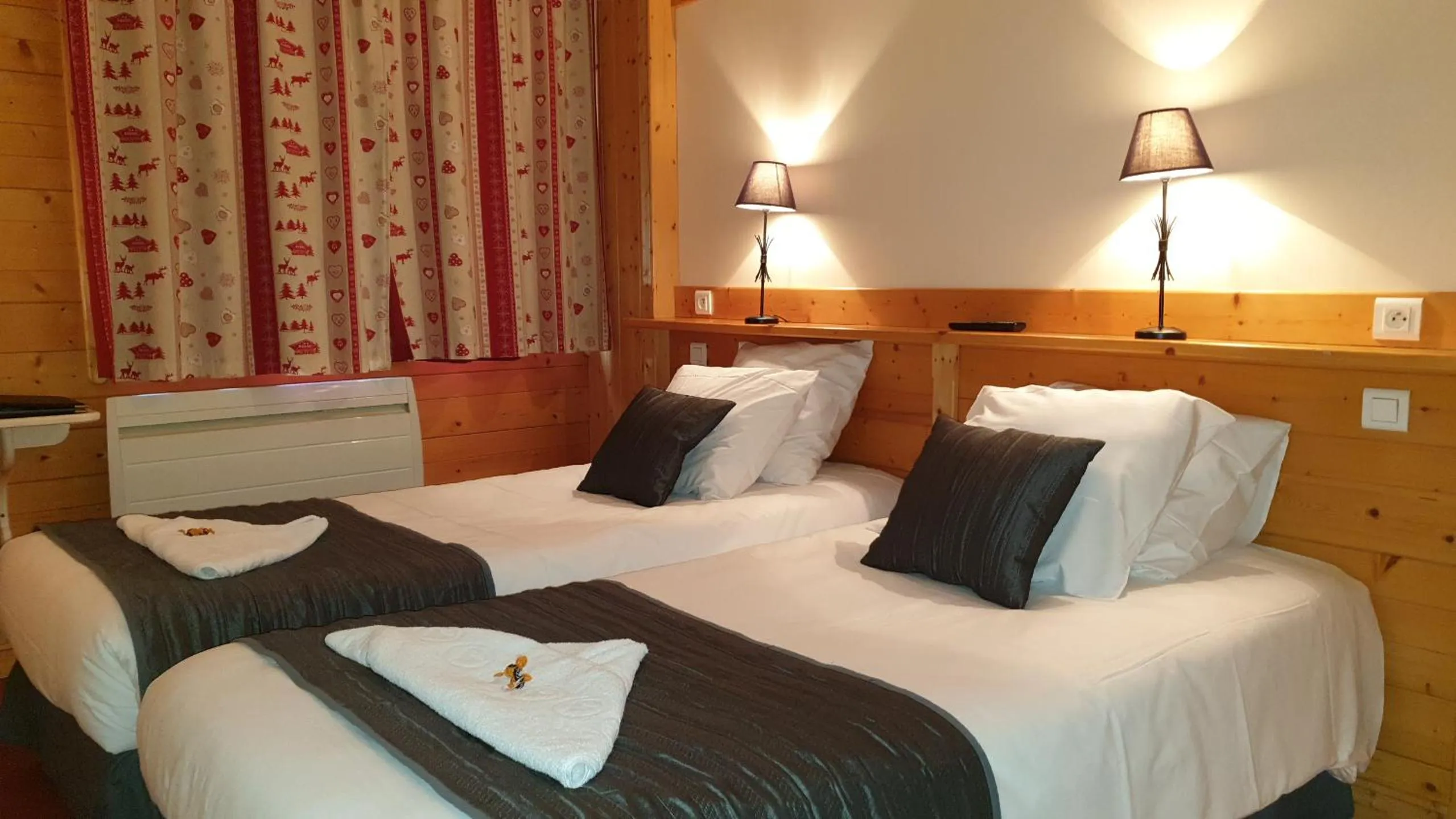 Photo of the whole room in Cit'Hôtel le Welcome