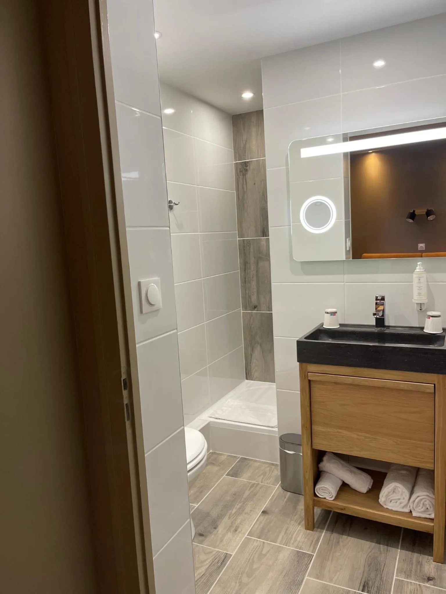 Bathroom in Cit'Hôtel le Welcome