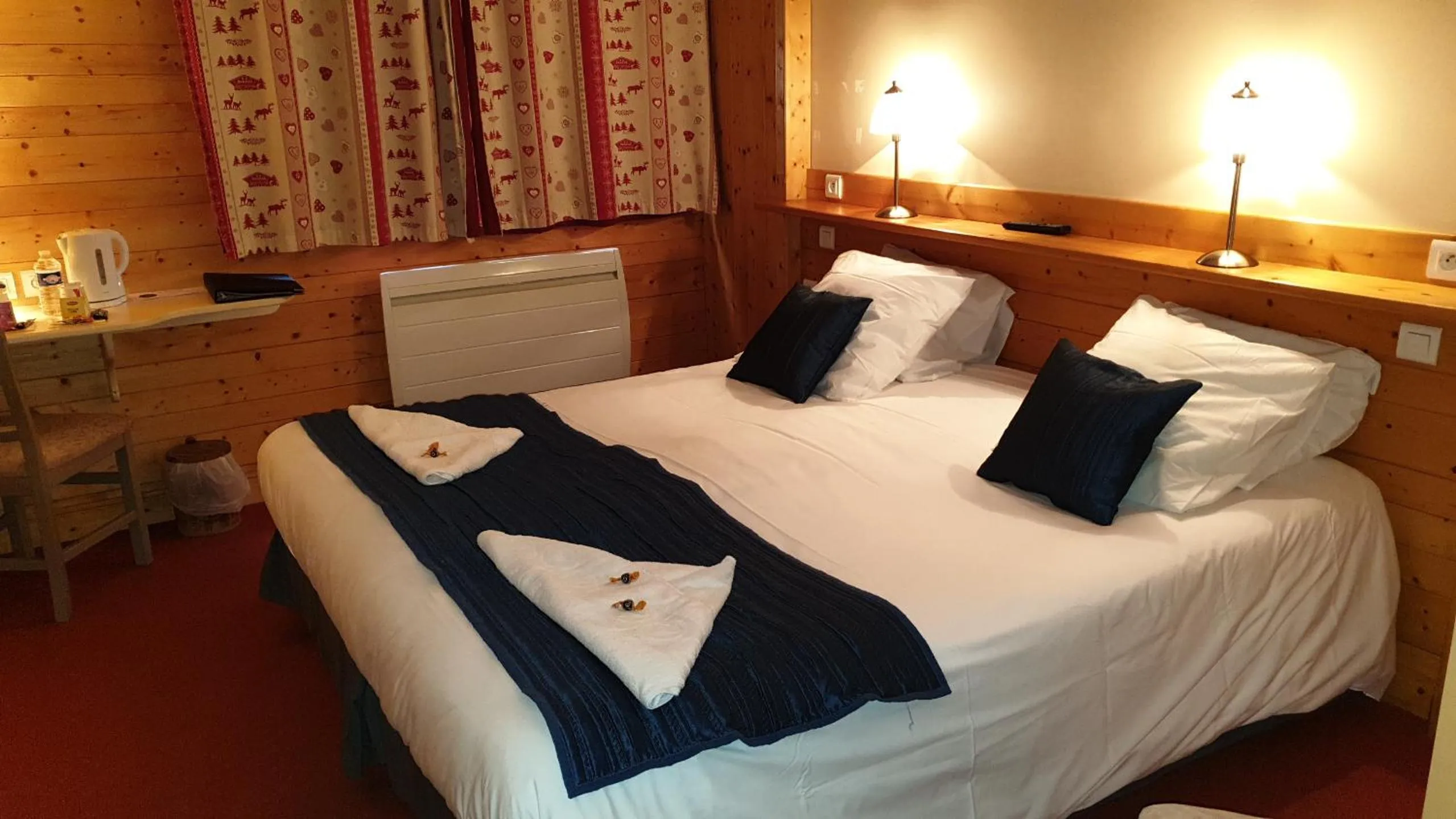 Photo of the whole room in Cit'Hôtel le Welcome