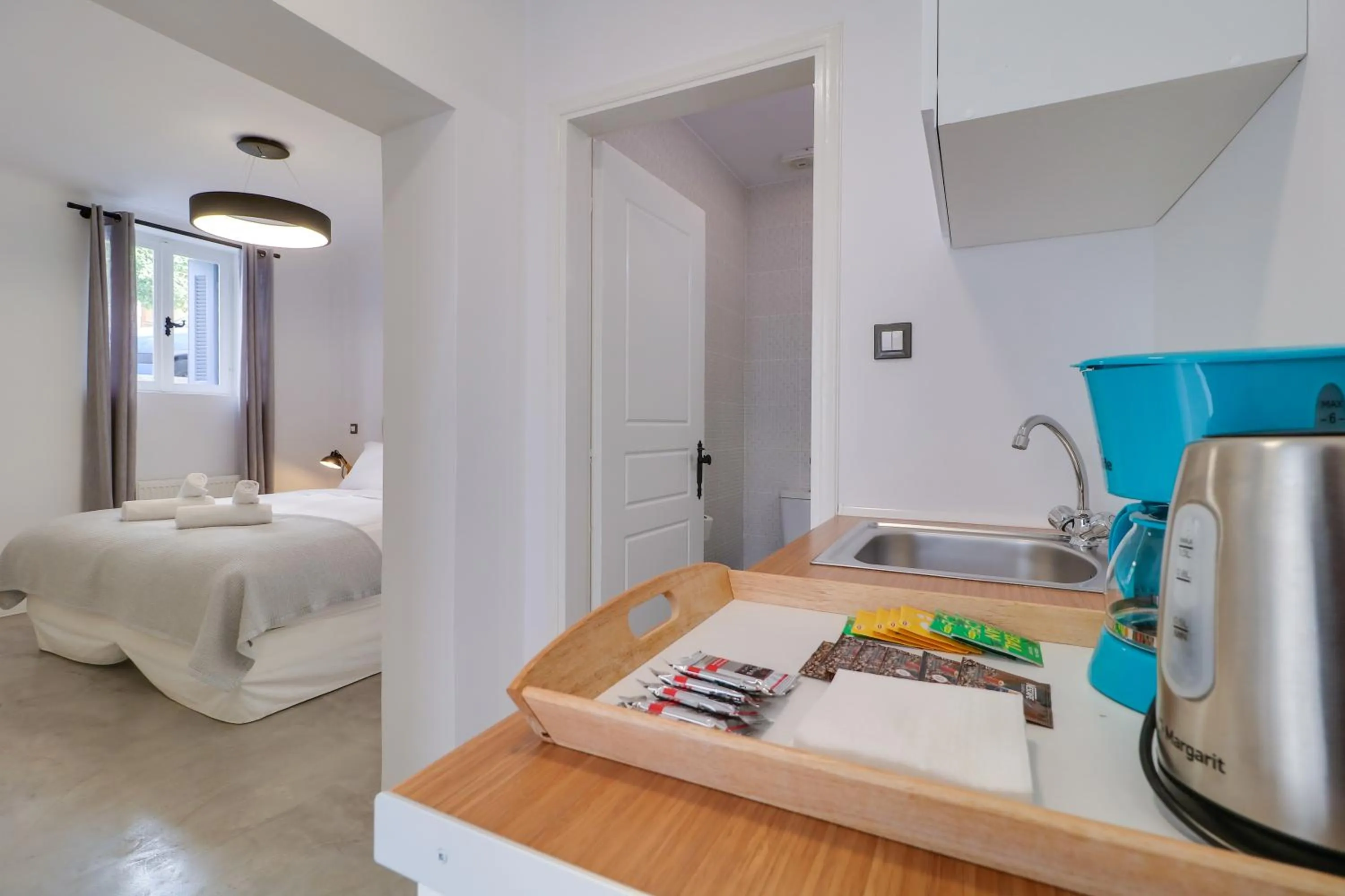 Coffee/tea facilities, Bed in Athens Residence Apartments