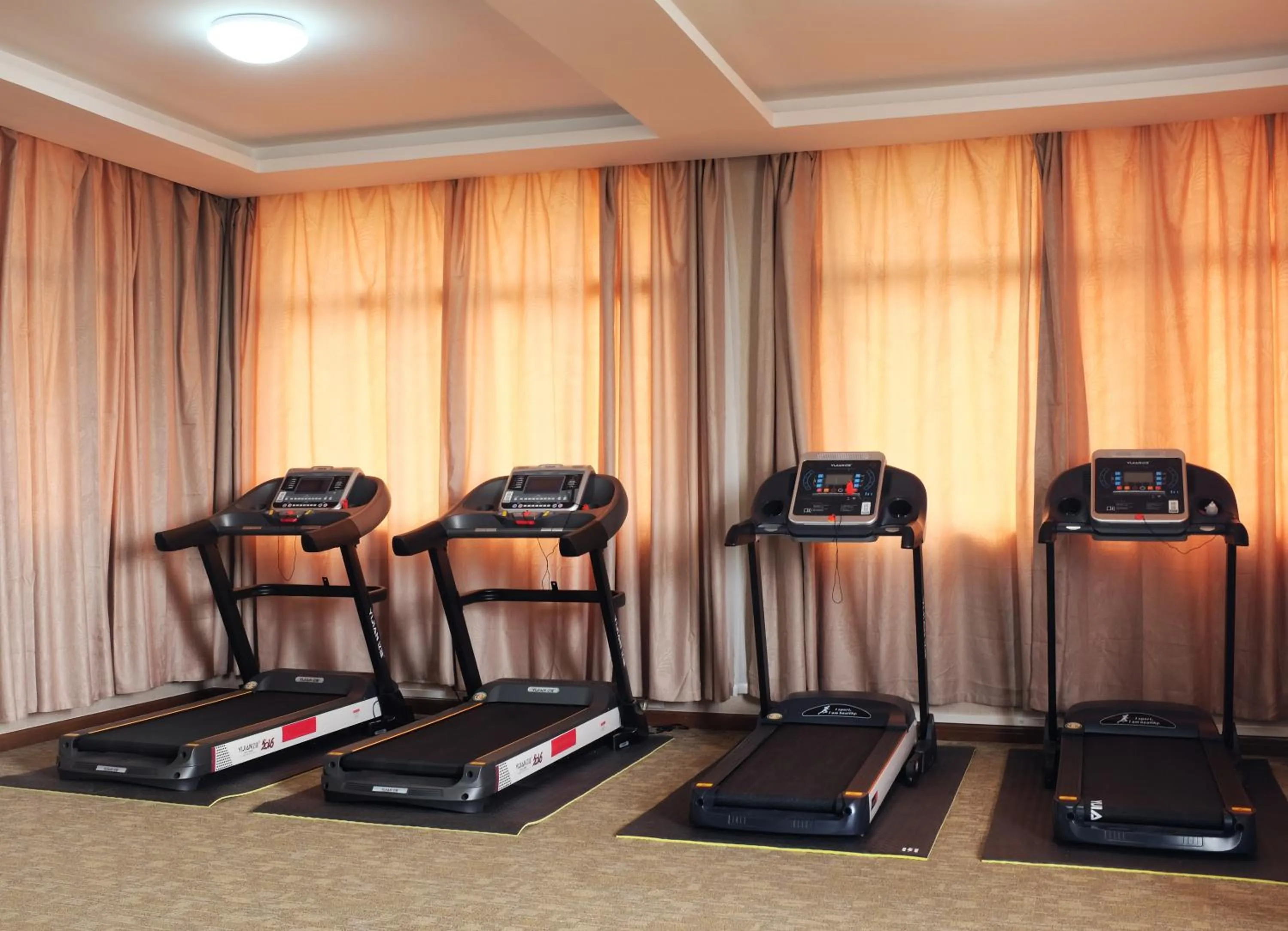Fitness centre/facilities in Dmall Hotel