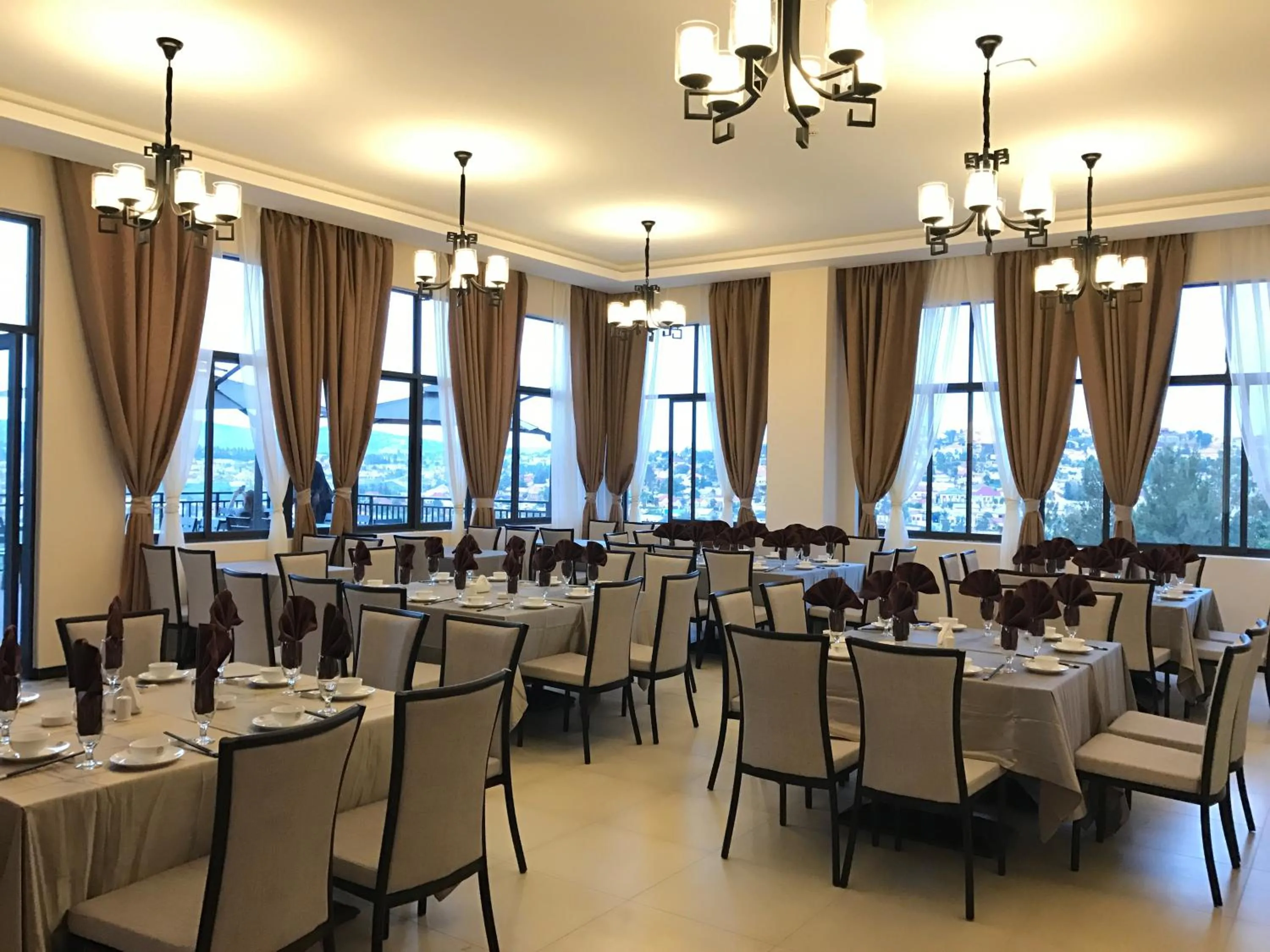 Restaurant/places to eat in Dmall Hotel