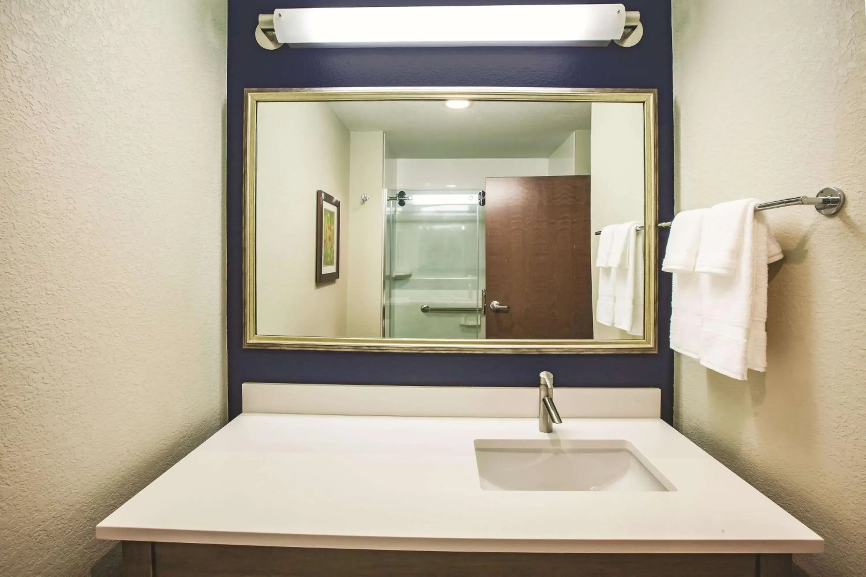 King Room - Non-Smoking in La Quinta by Wyndham Wichita Northeast King Room - Non-Smoking in La Quinta by Wyndham Wichita Northeast