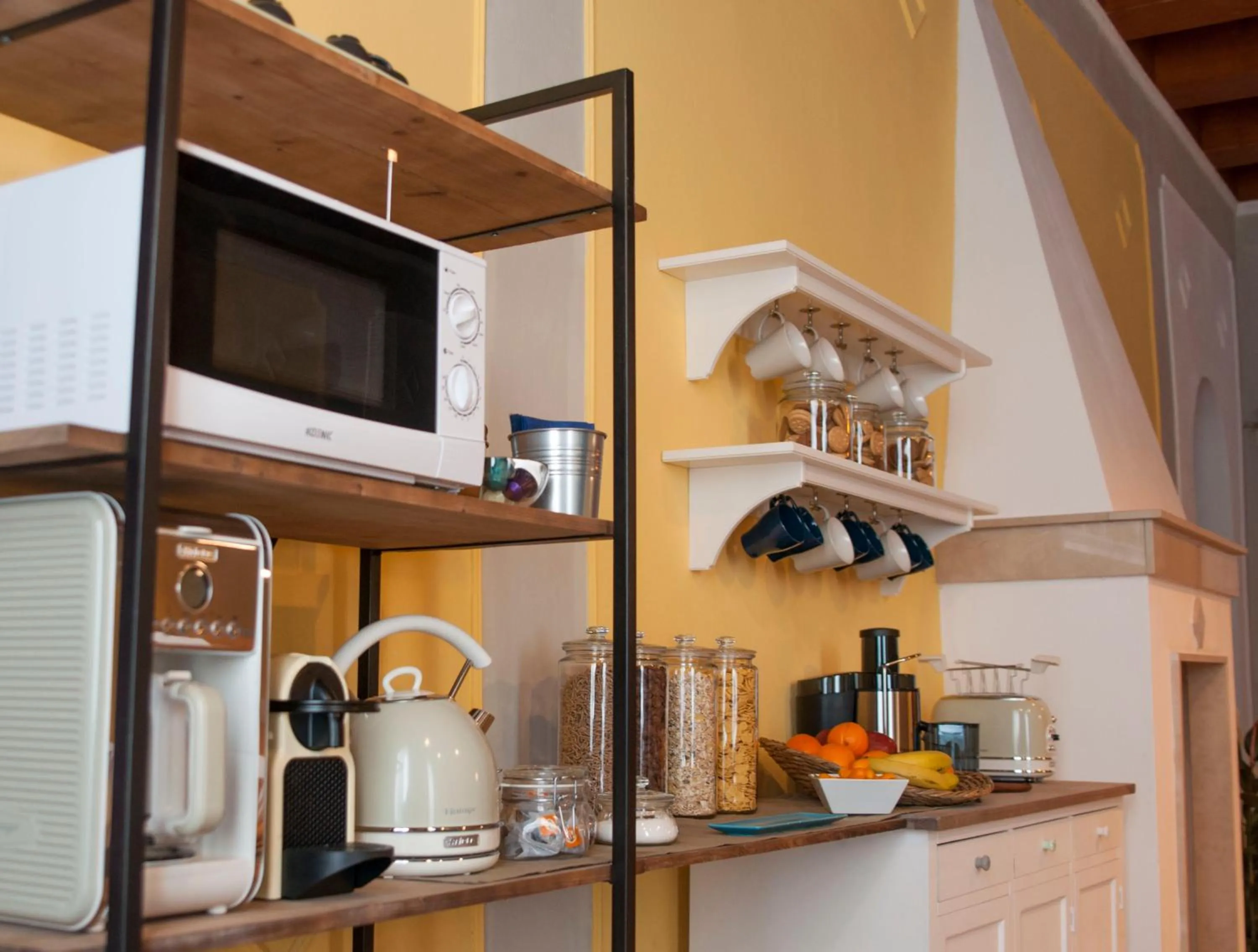 Coffee/tea facilities in Retrò B&B