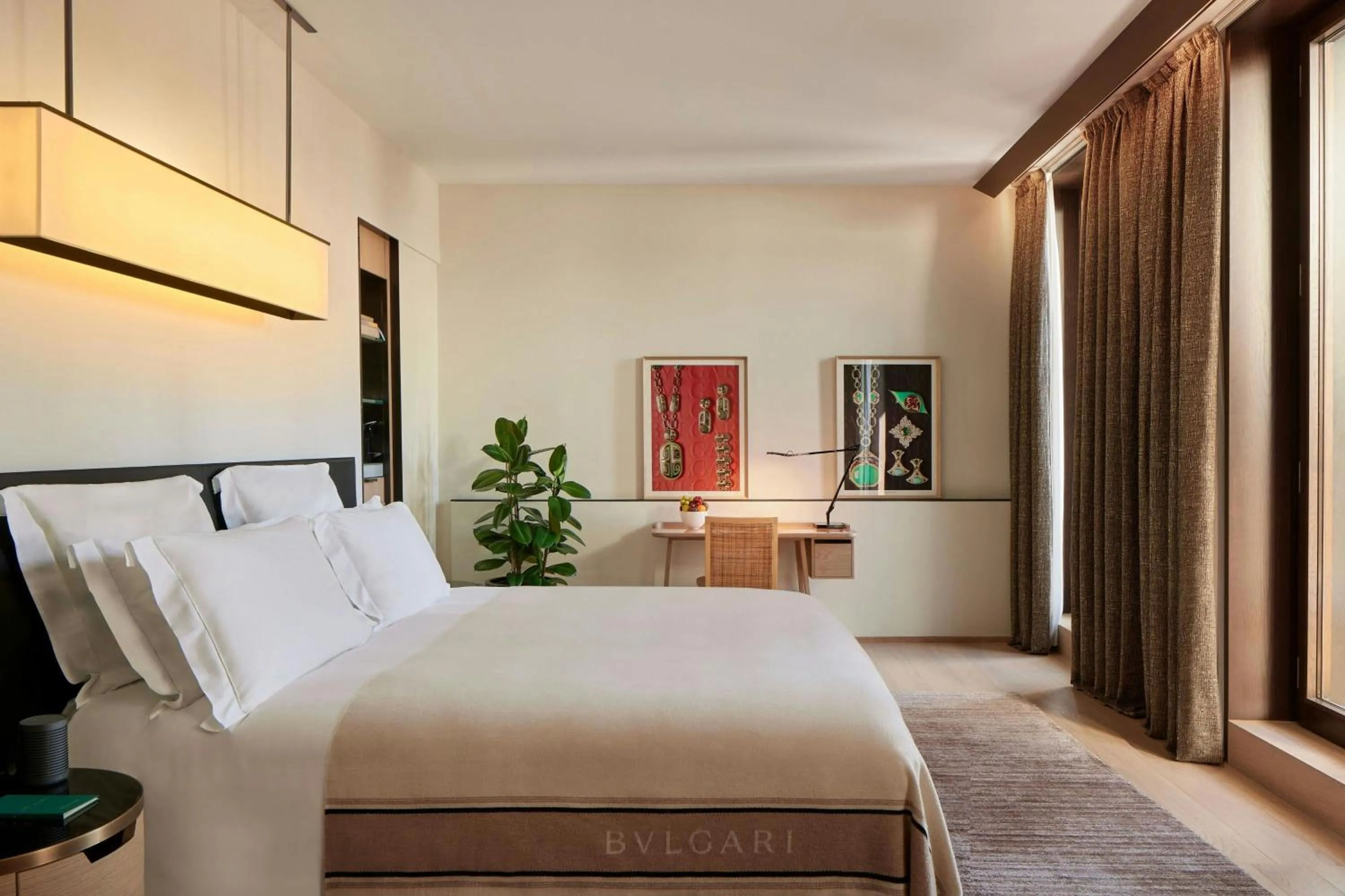 Photo of the whole room, Bed in Bvlgari Hotel Milano