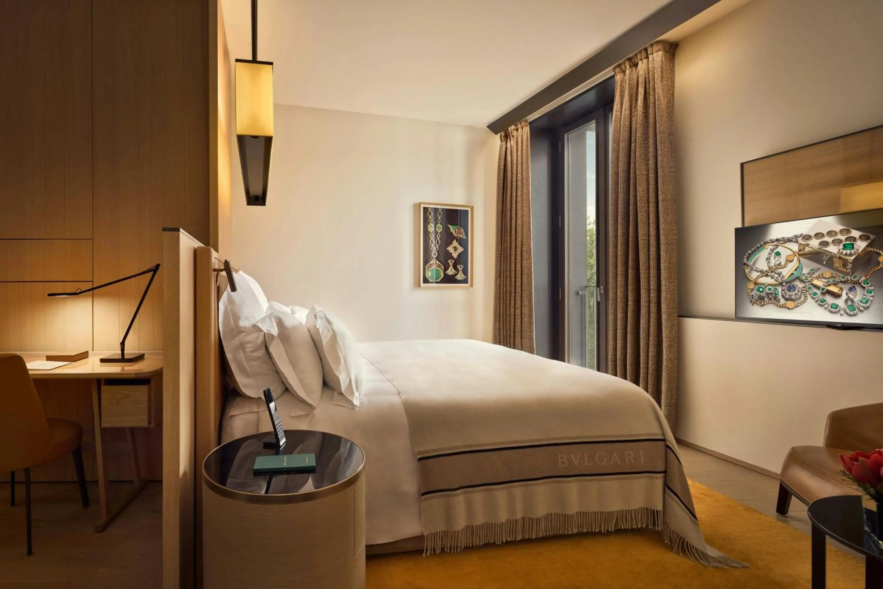 Photo of the whole room, Bed in Bvlgari Hotel Milano