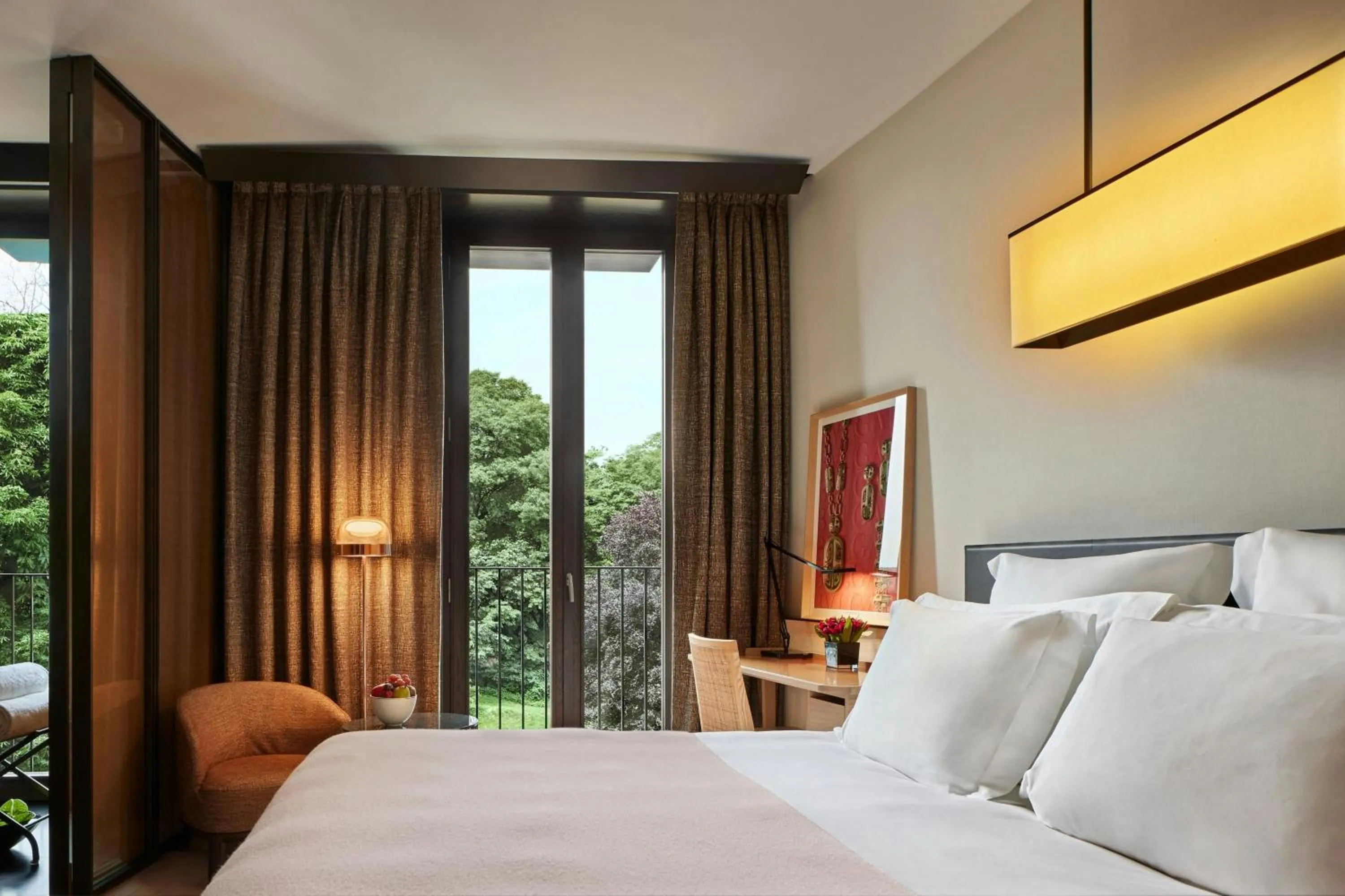 Photo of the whole room, Bed in Bvlgari Hotel Milano