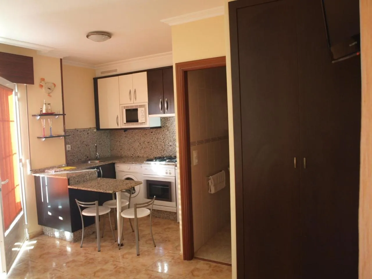 Kitchen or kitchenette in Chan da Vella