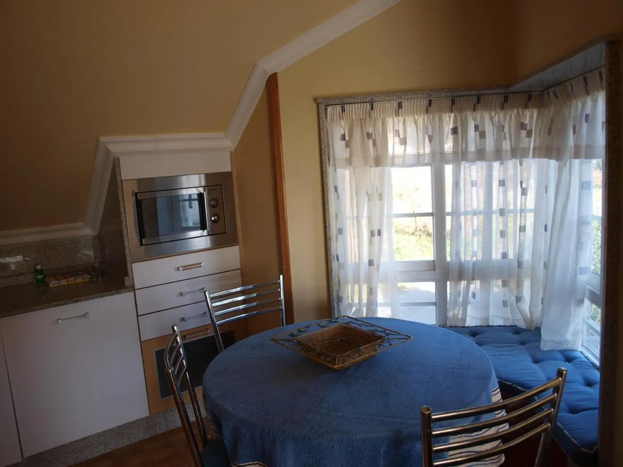 Kitchen or kitchenette in Chan da Vella