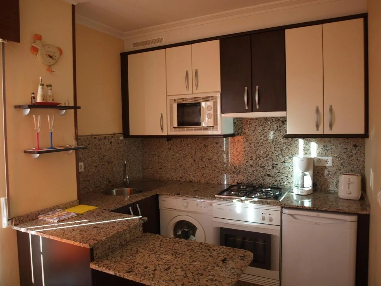 Kitchen or kitchenette in Chan da Vella