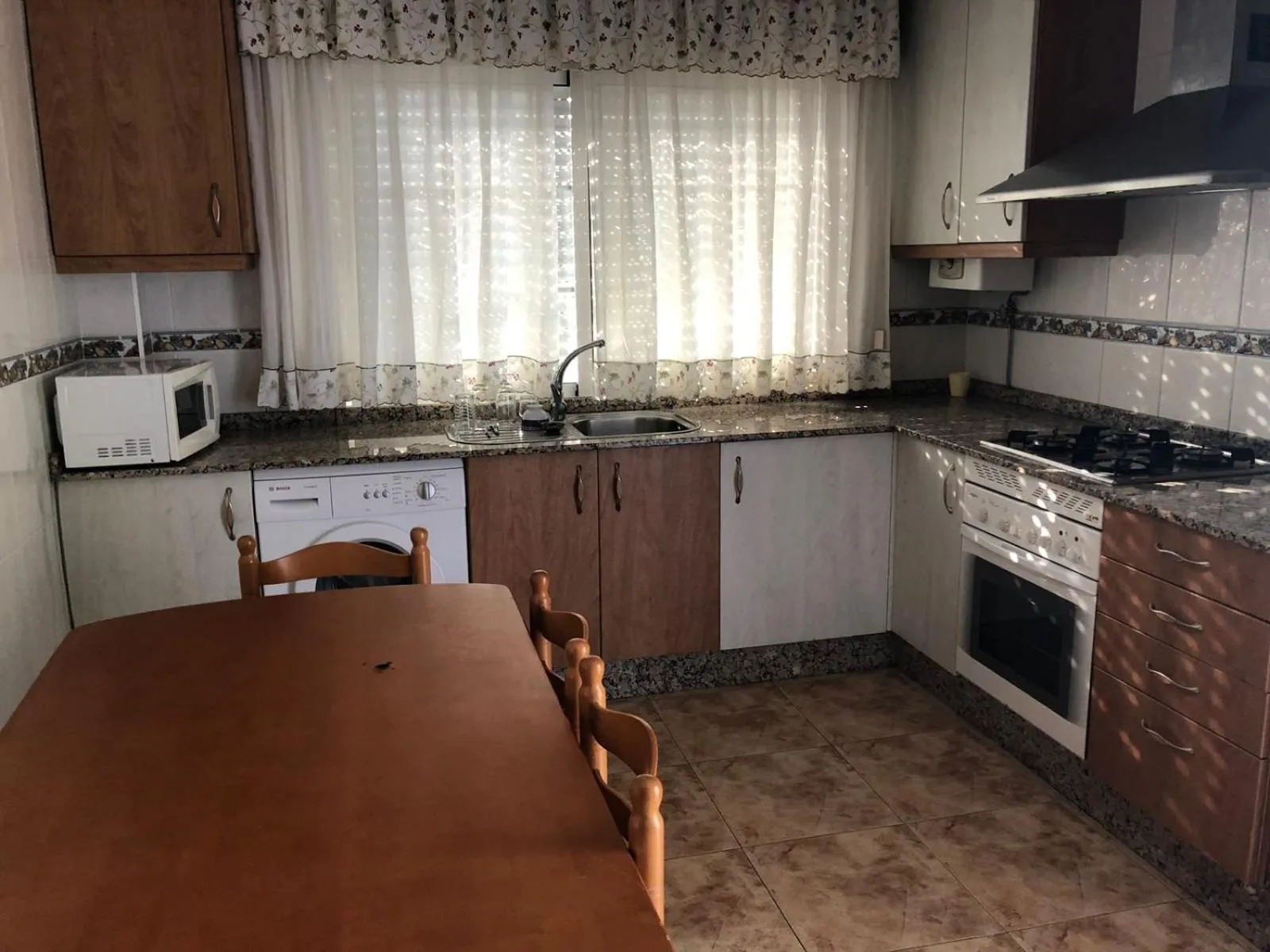 Kitchen or kitchenette in Chan da Vella