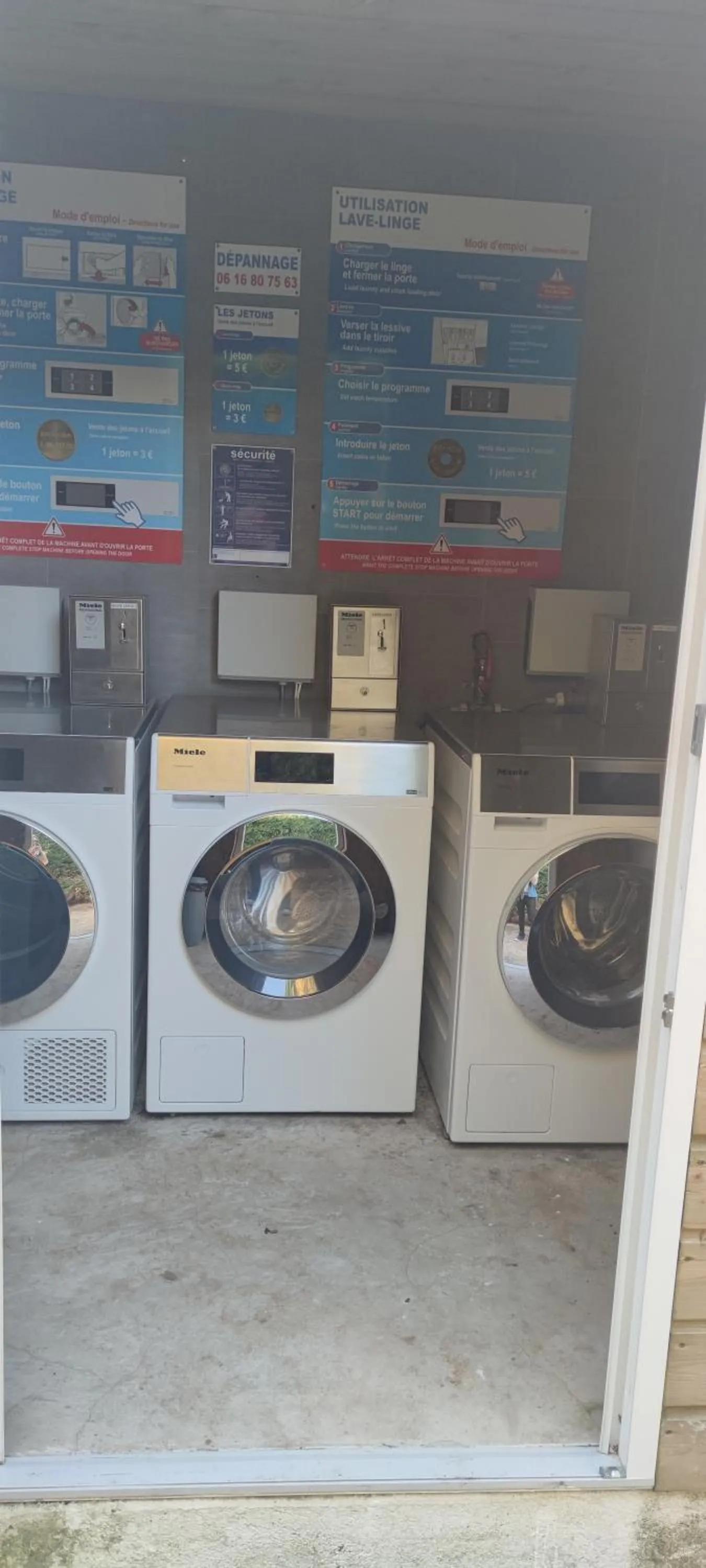 washing machine in Camping Les Maraises
