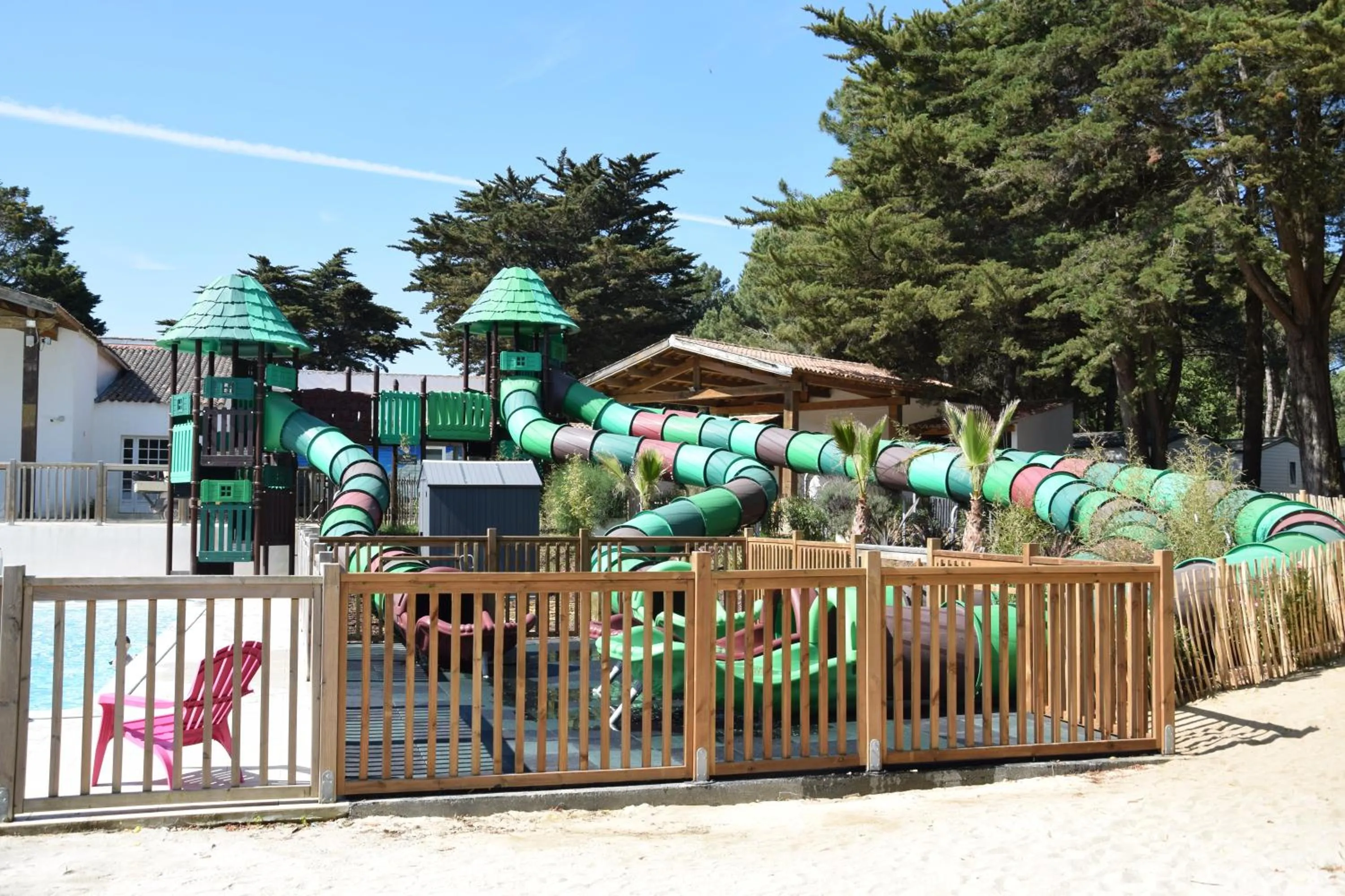 Swimming pool in Camping Les Maraises