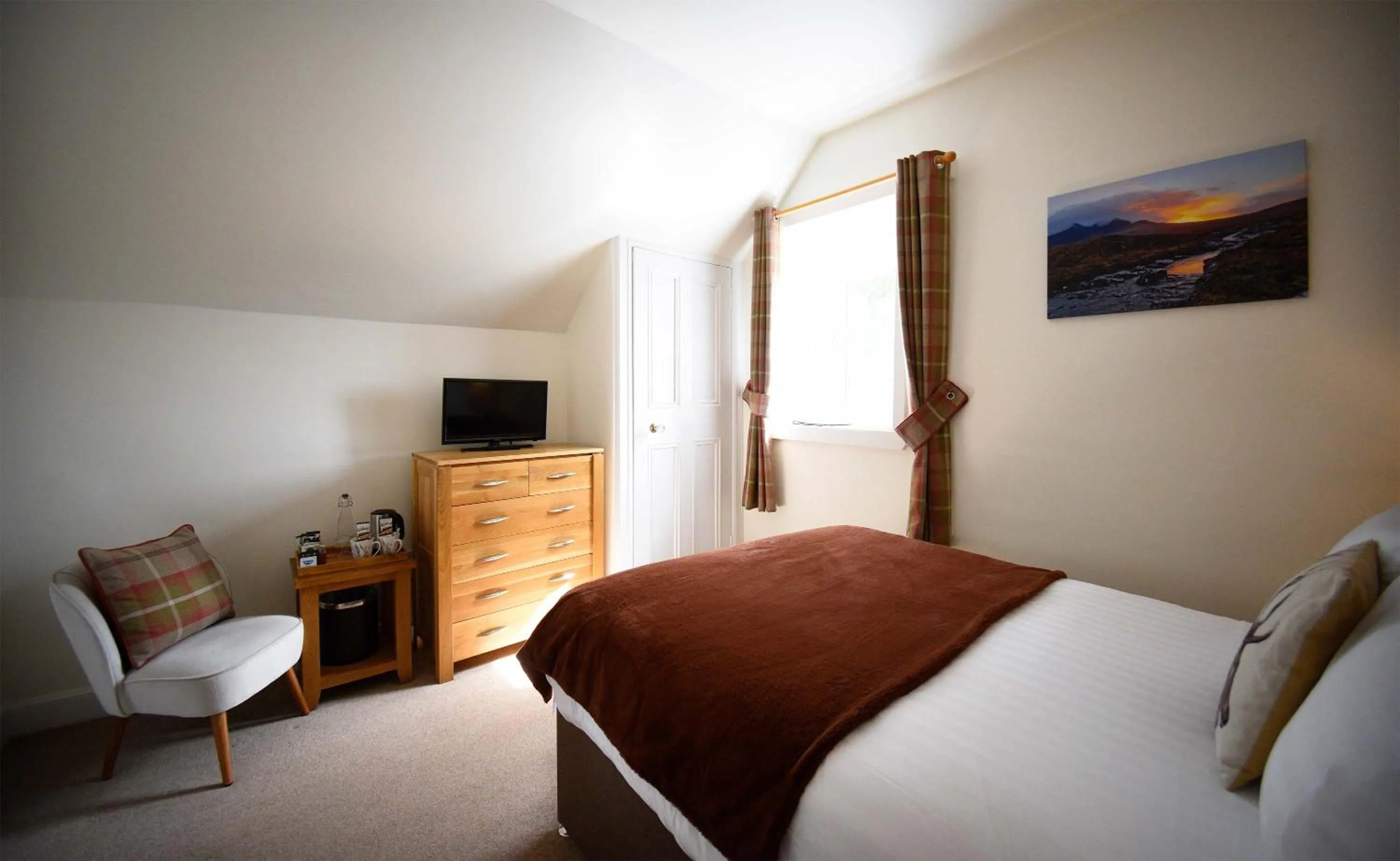 Bedroom, Bed in Atholl House Skye