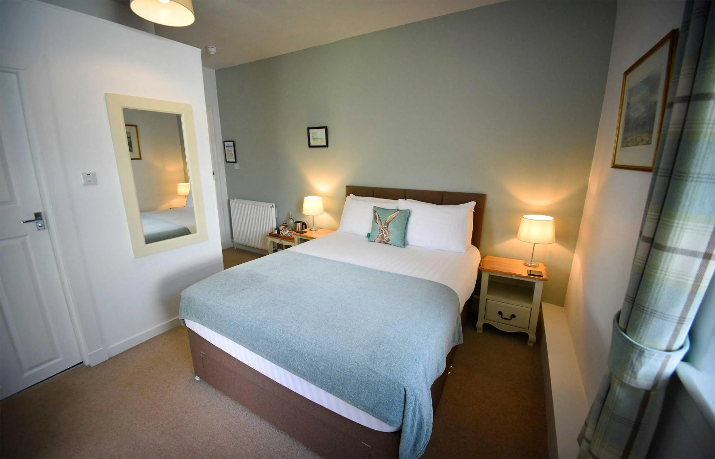 Bedroom, Bed in Atholl House Skye