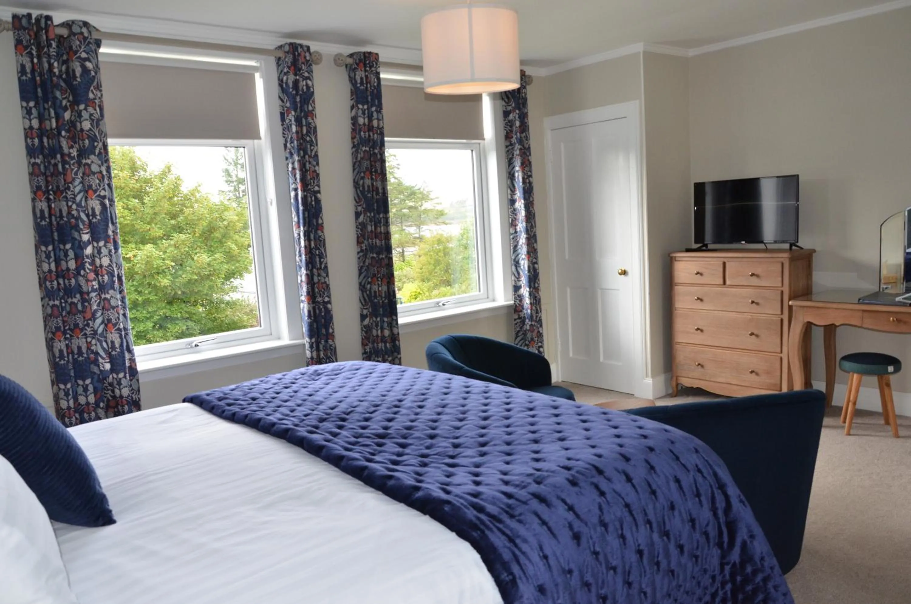Bedroom, Bed in Atholl House Skye