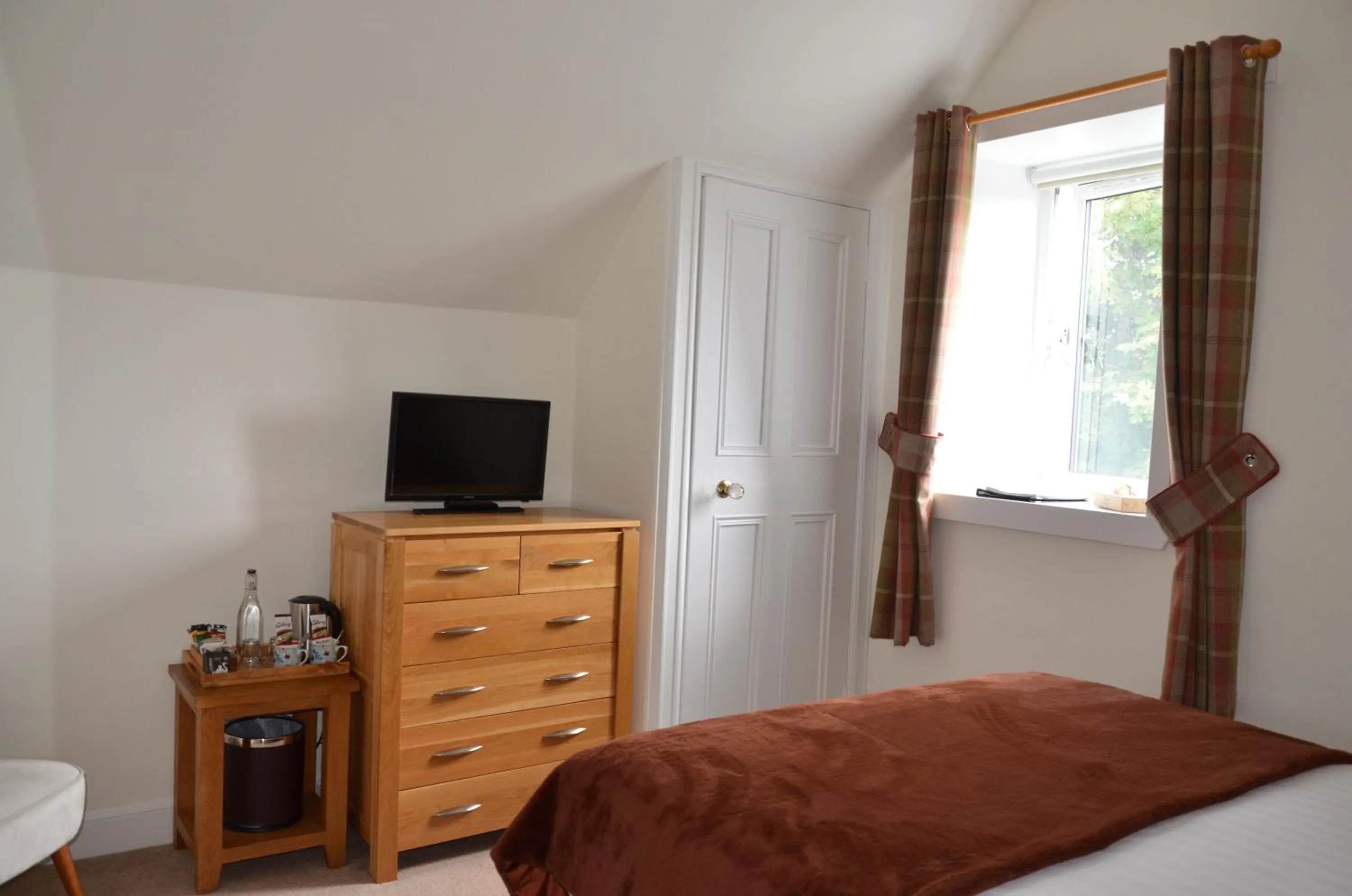 Bedroom, Bed in Atholl House Skye