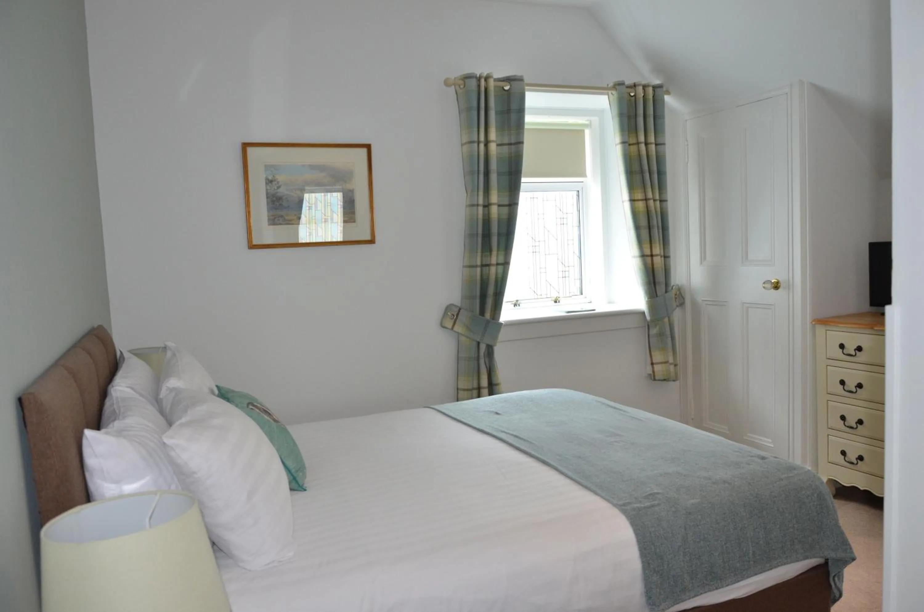 Bedroom, Bed in Atholl House Skye