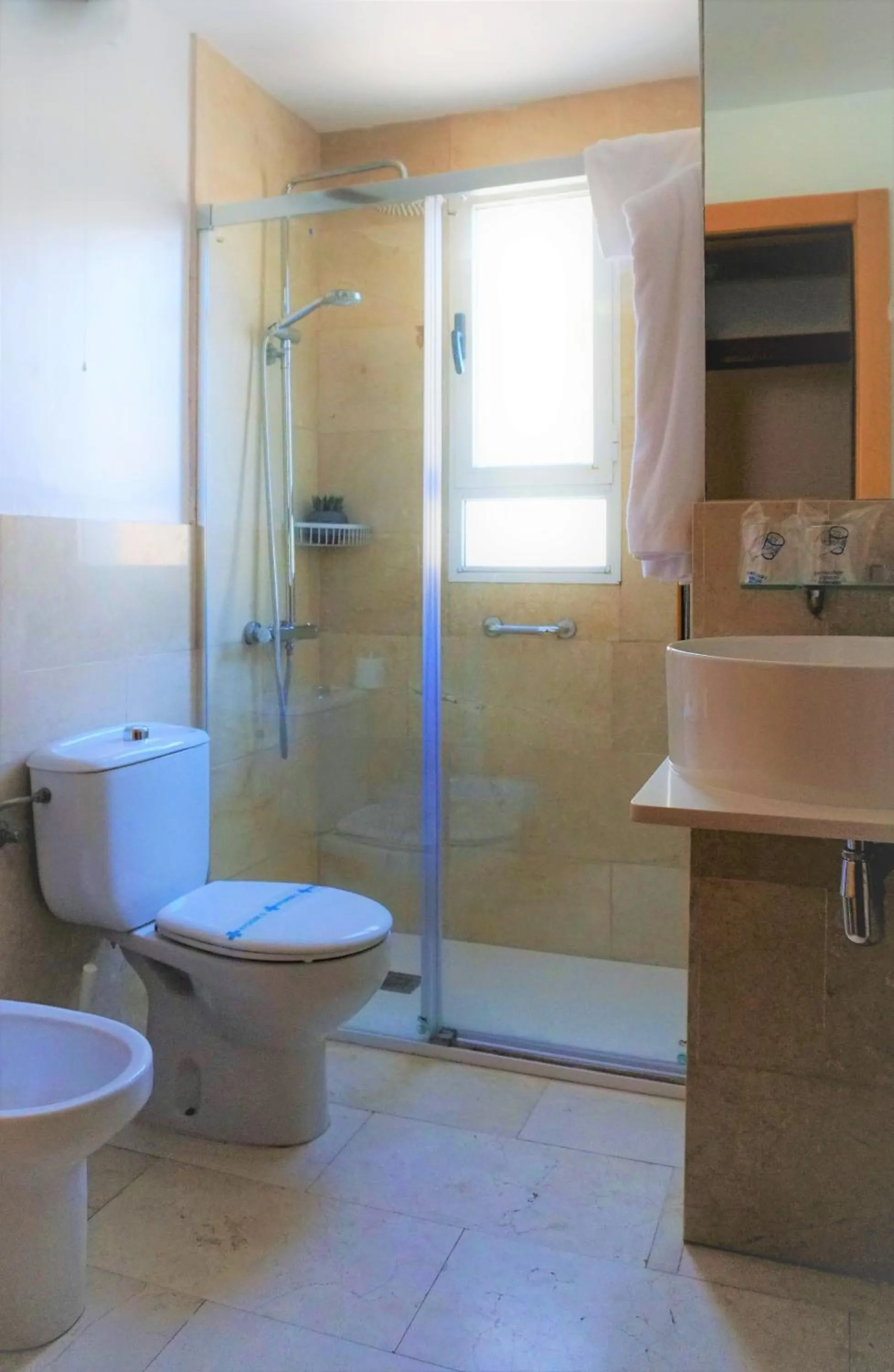 Bathroom in Hotel Miramar Valencia