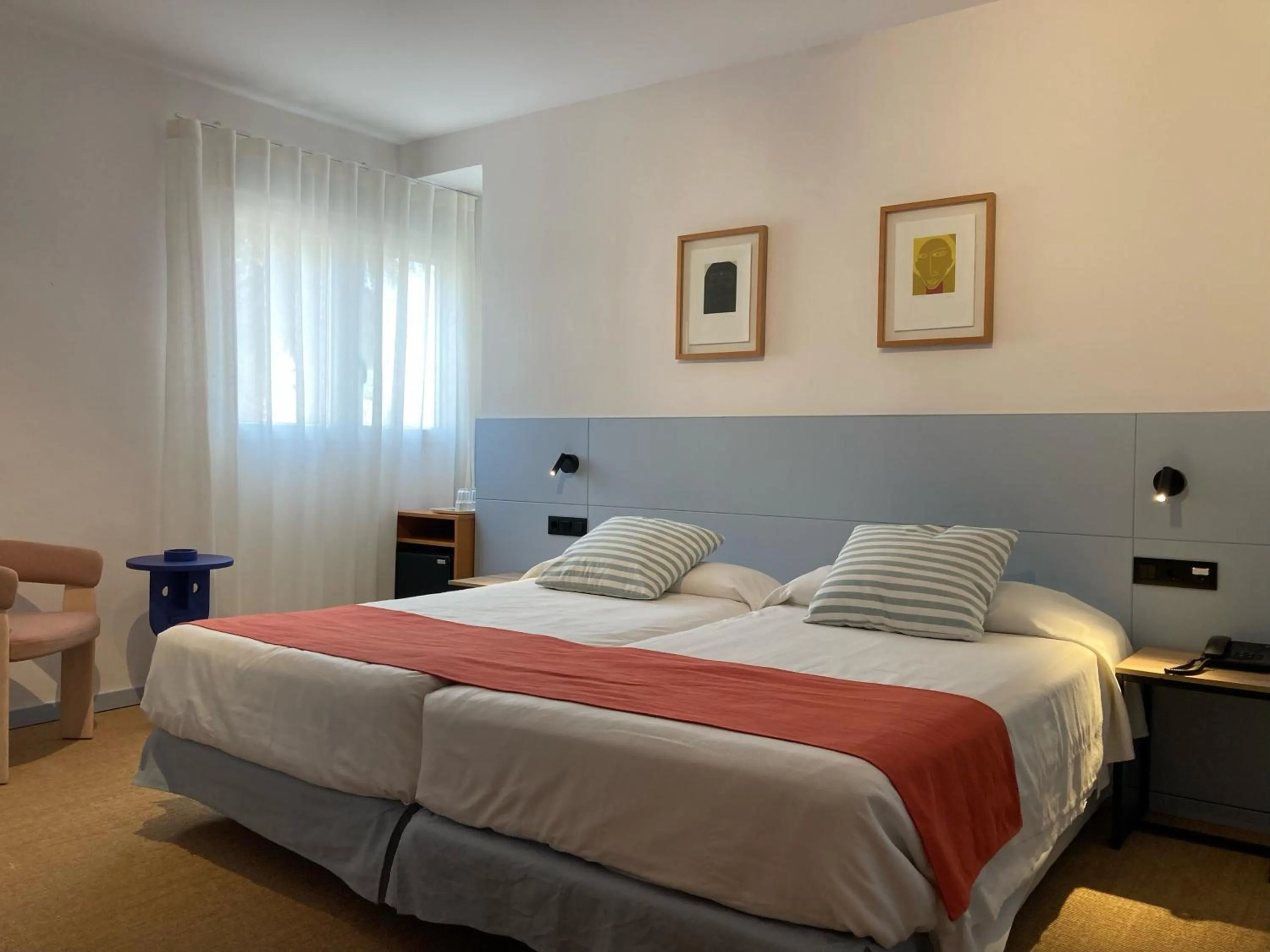 Photo of the whole room, Bed in Hotel Miramar Valencia