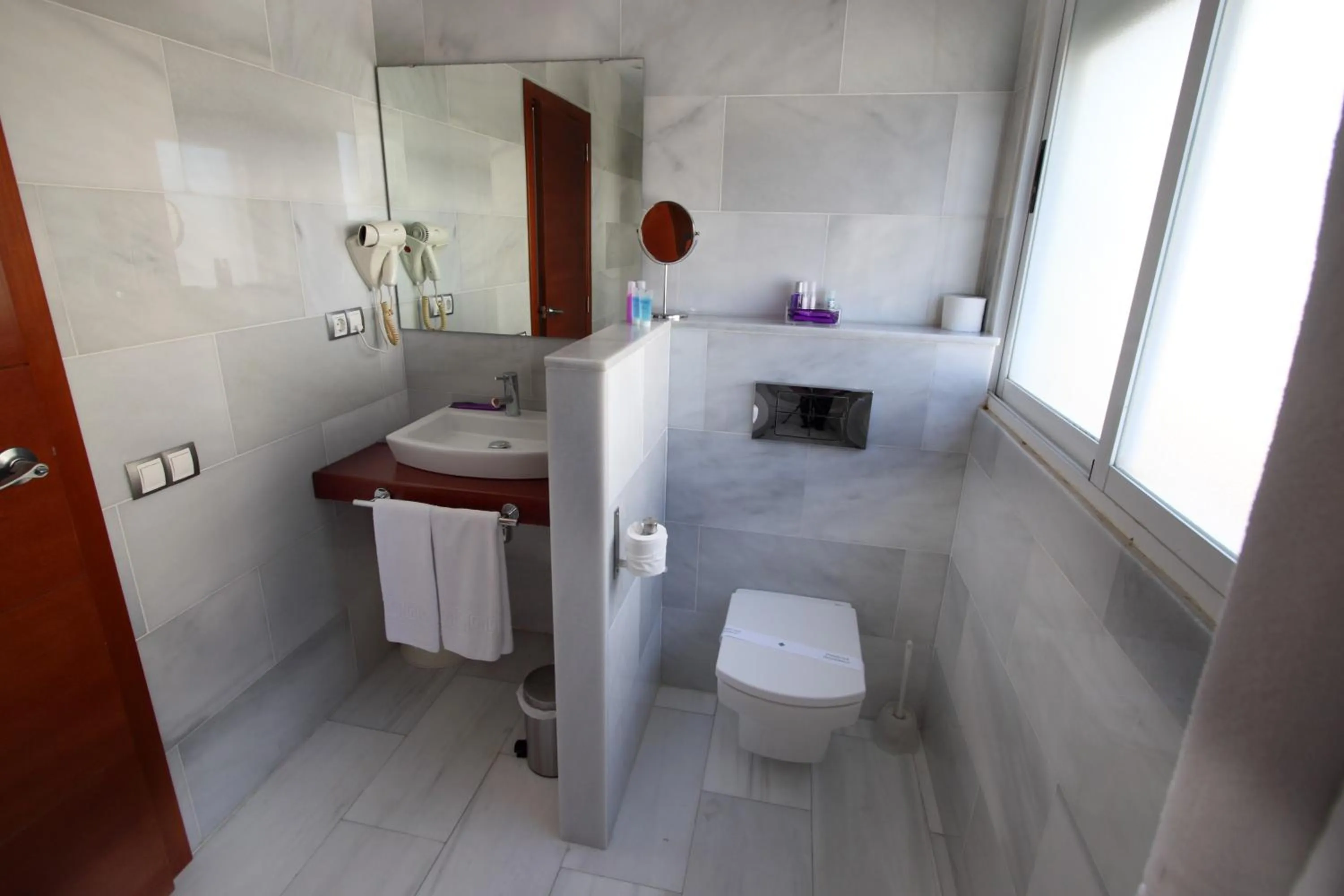 Bathroom in Hotel Miramar Valencia