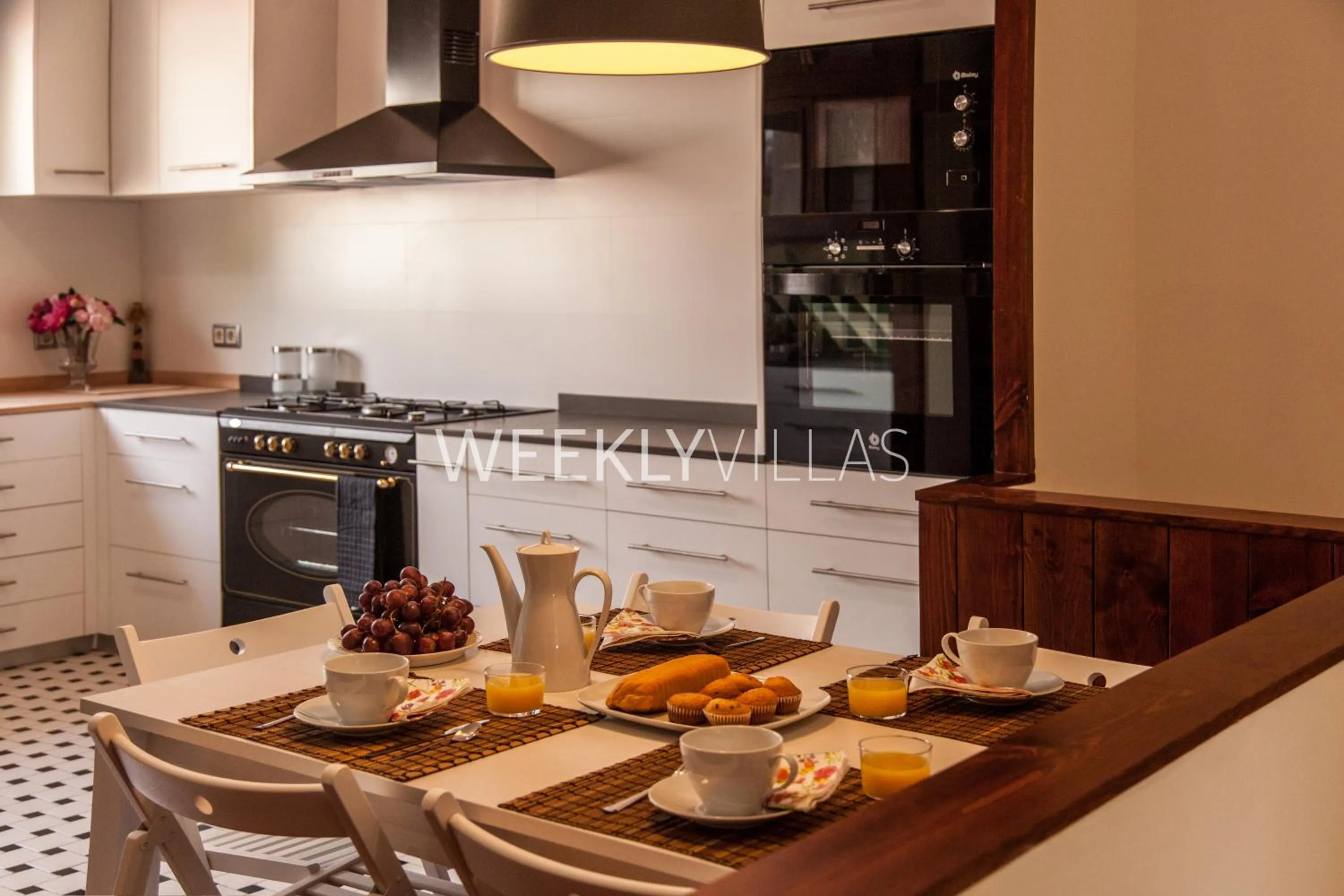 Kitchen or kitchenette in Villa Sitges Tupinetti Beach at 1 min walk Amaizing Garden and View Center Sitges 5 minutes walk NO NEED CAR