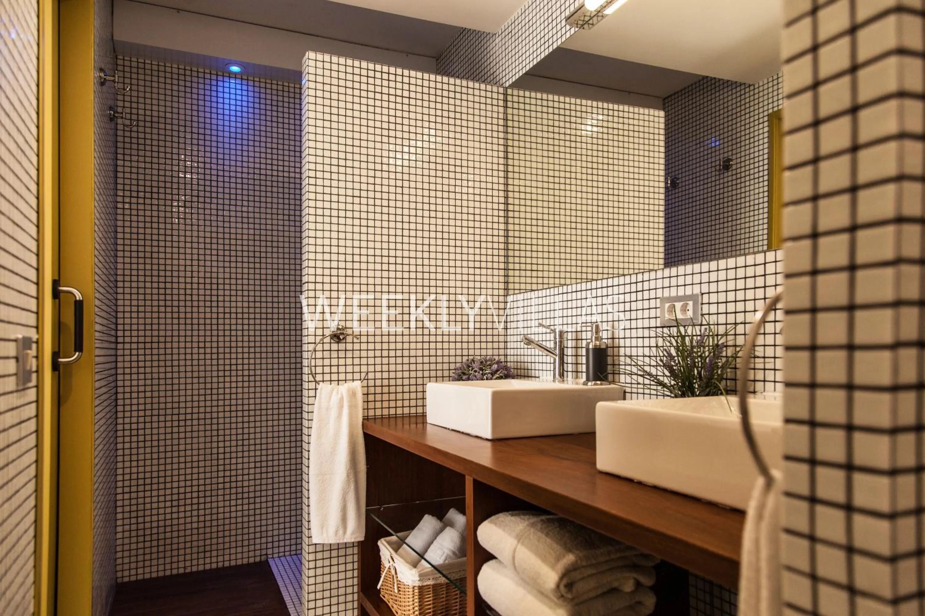 Bathroom in Villa Sitges Tupinetti Beach at 1 min walk Amaizing Garden and View Center Sitges 5 minutes walk NO NEED CAR