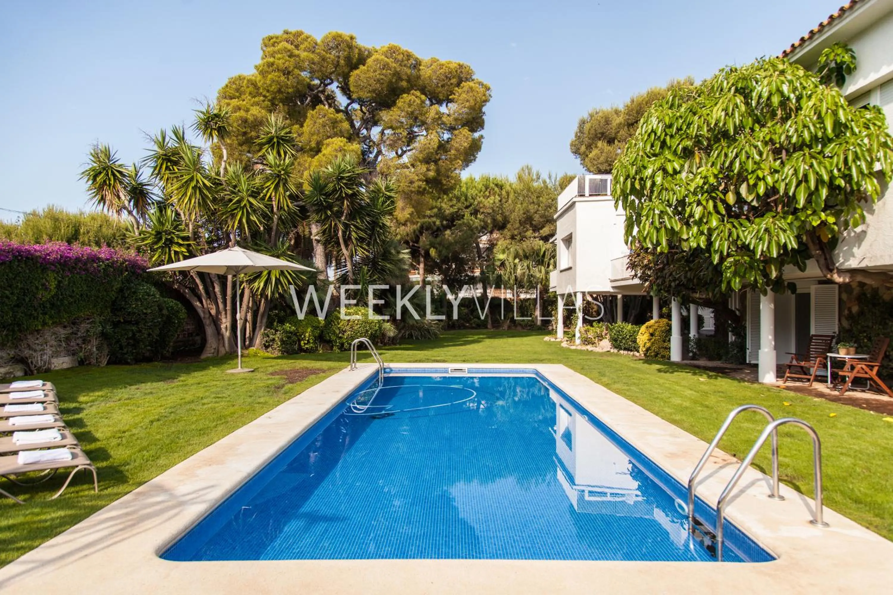 Property building in Villa Sitges Tupinetti Beach at 1 min walk Amaizing Garden and View Center Sitges 5 minutes walk NO NEED CAR