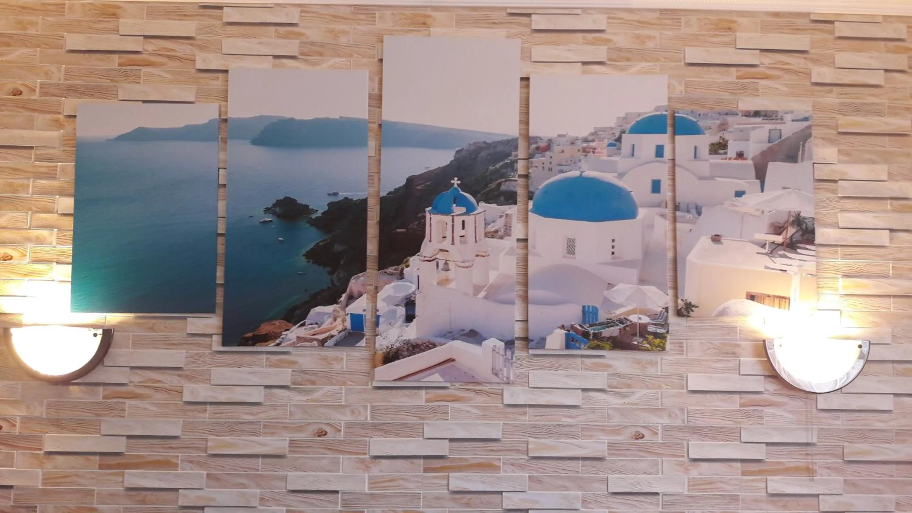 Logo/Certificate/Sign in Hotel Restaurant Hellas