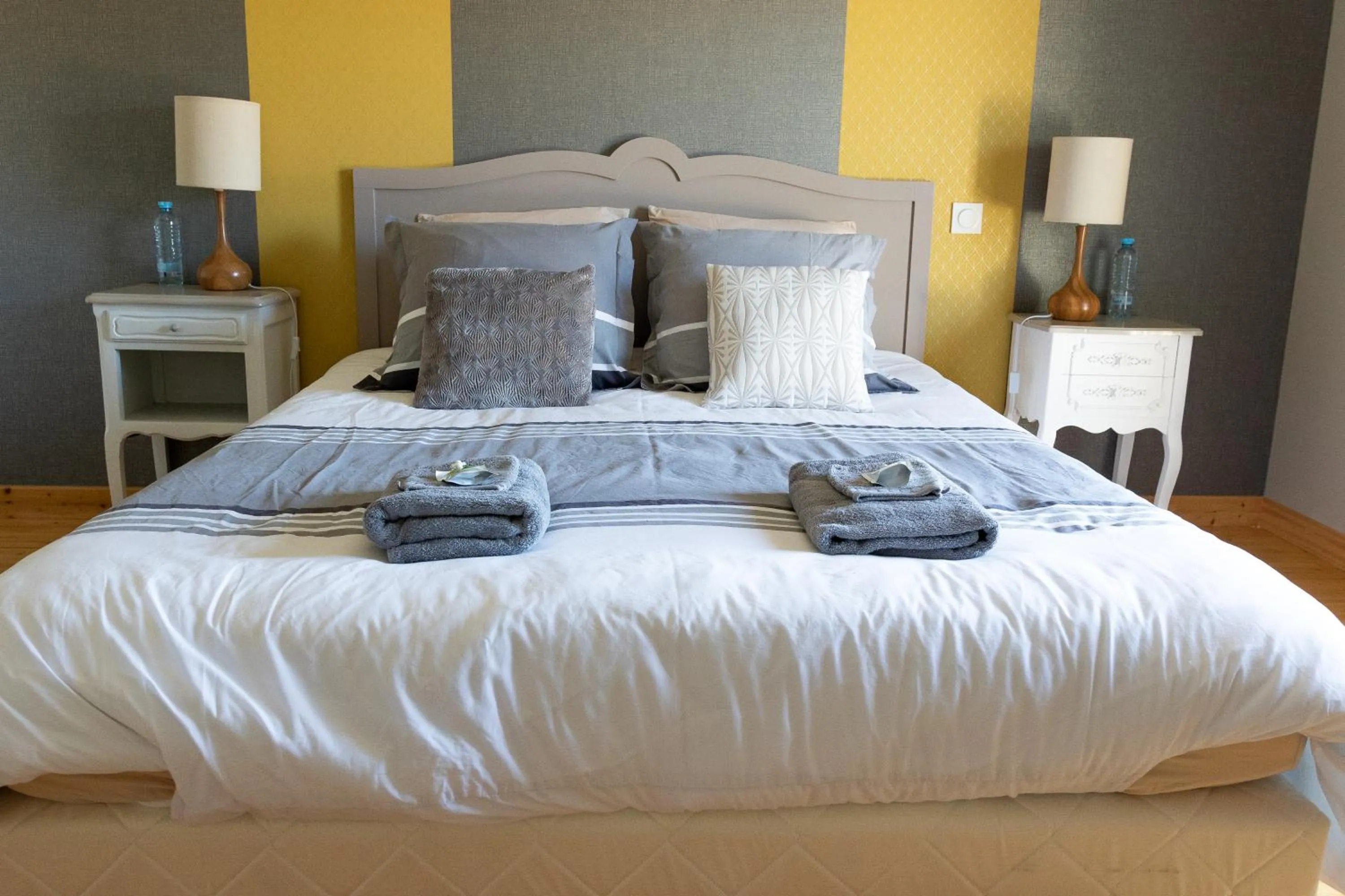 Photo of the whole room, Bed in Mon Pré Vert