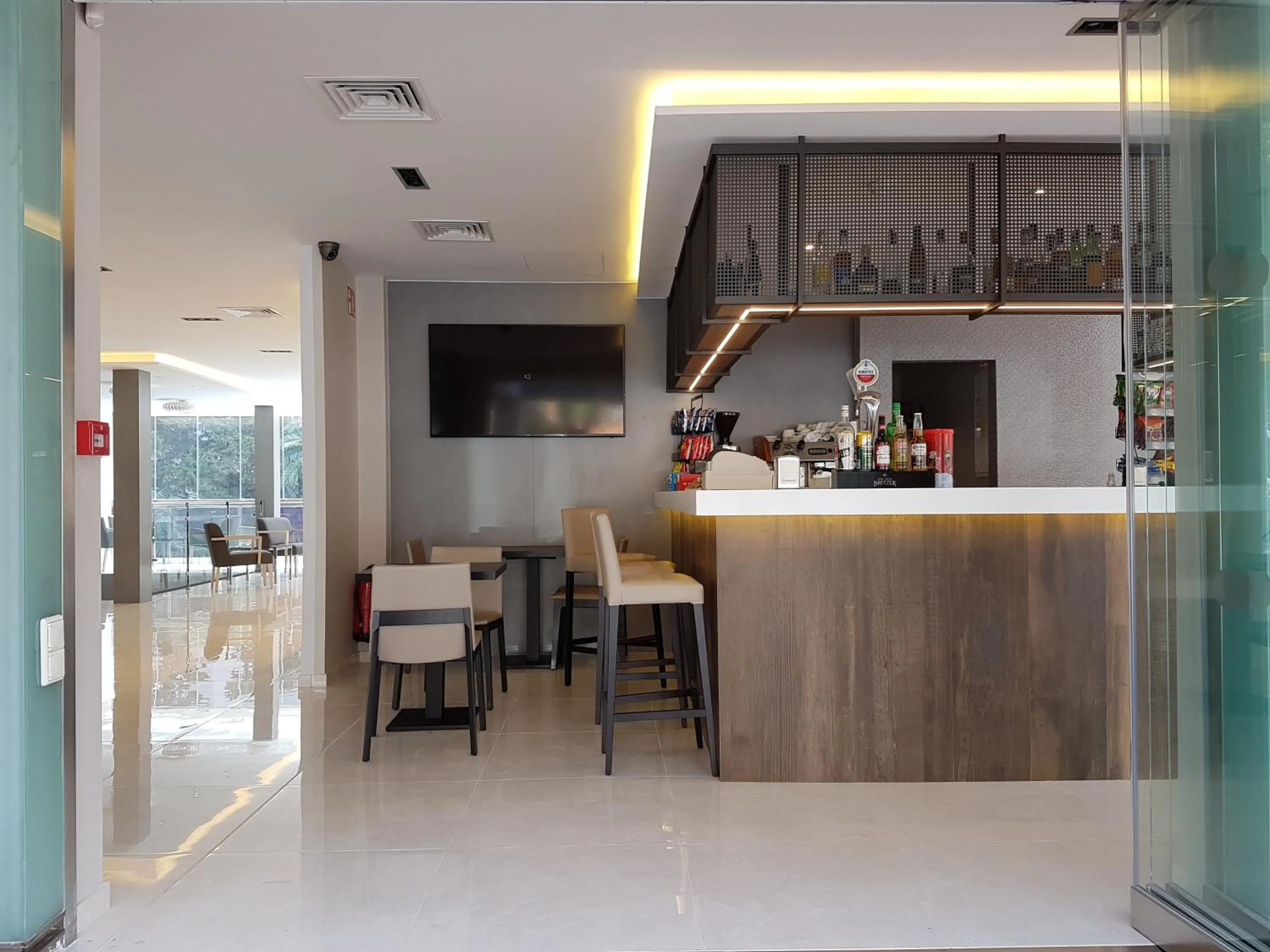 Lounge or bar in Hotel Perla